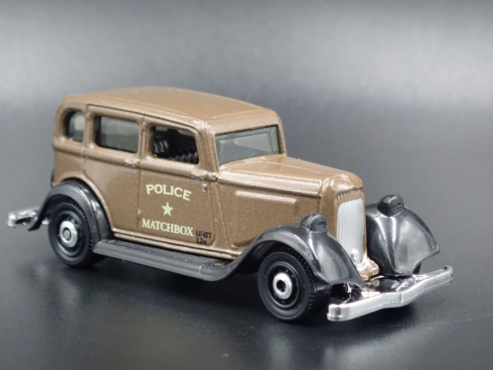 1933 33 PLYMOUTH PC SEDAN POLICE CAR RARE 1/64 SCALE DIORAMA DIECAST MODEL CAR
