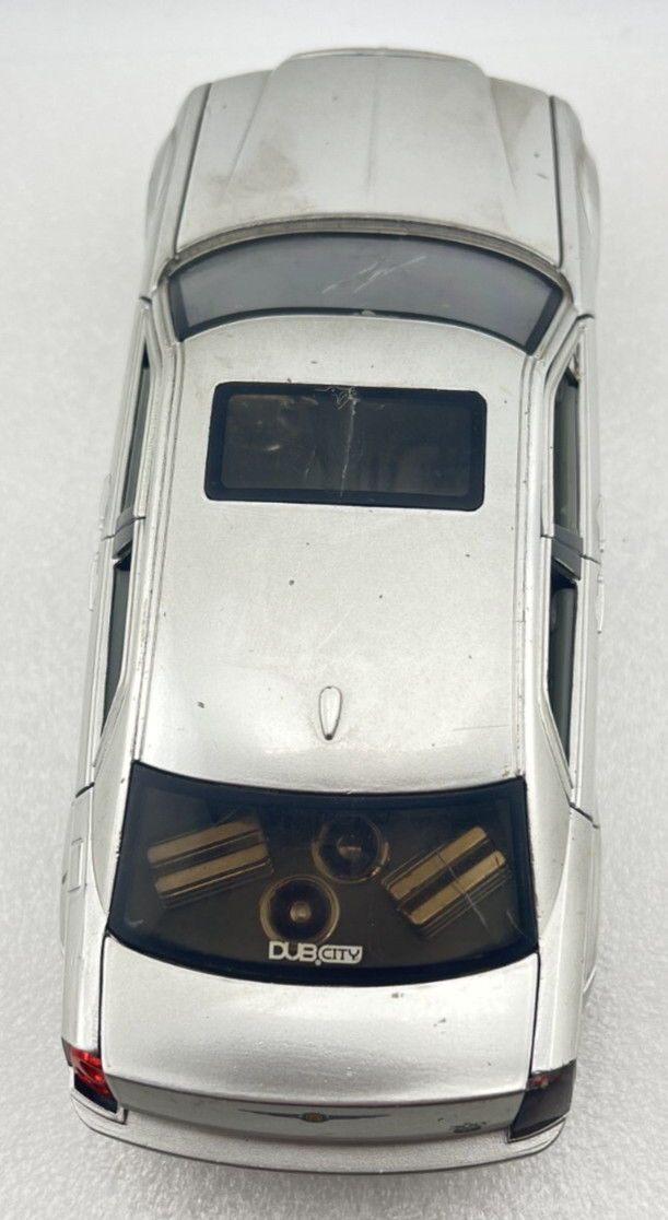 JADA 2005 Chrysler 300c Hemi 1:24 Scale Silver Metal Car Silver DUB City