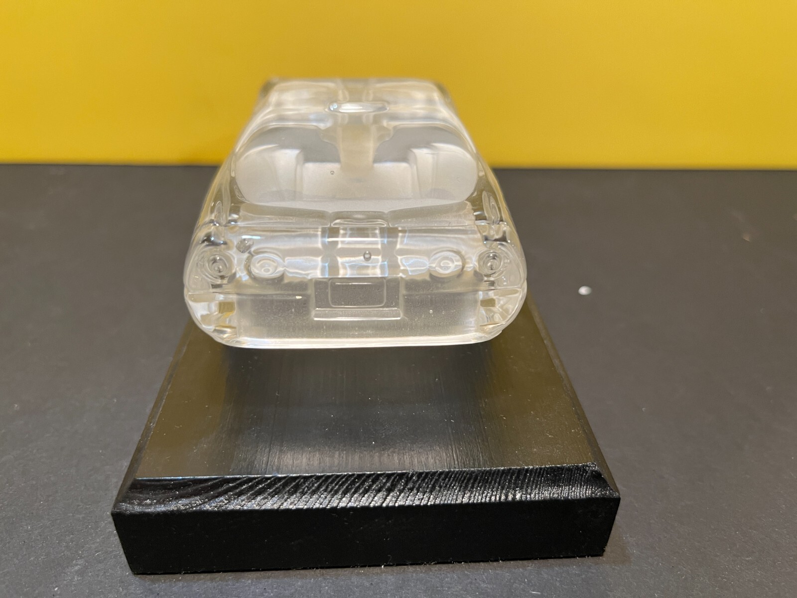 1/24 FRANKLIN MINT CRYSTAL GLASS 1986 CHEVROLET CORVETTE WITH STAND