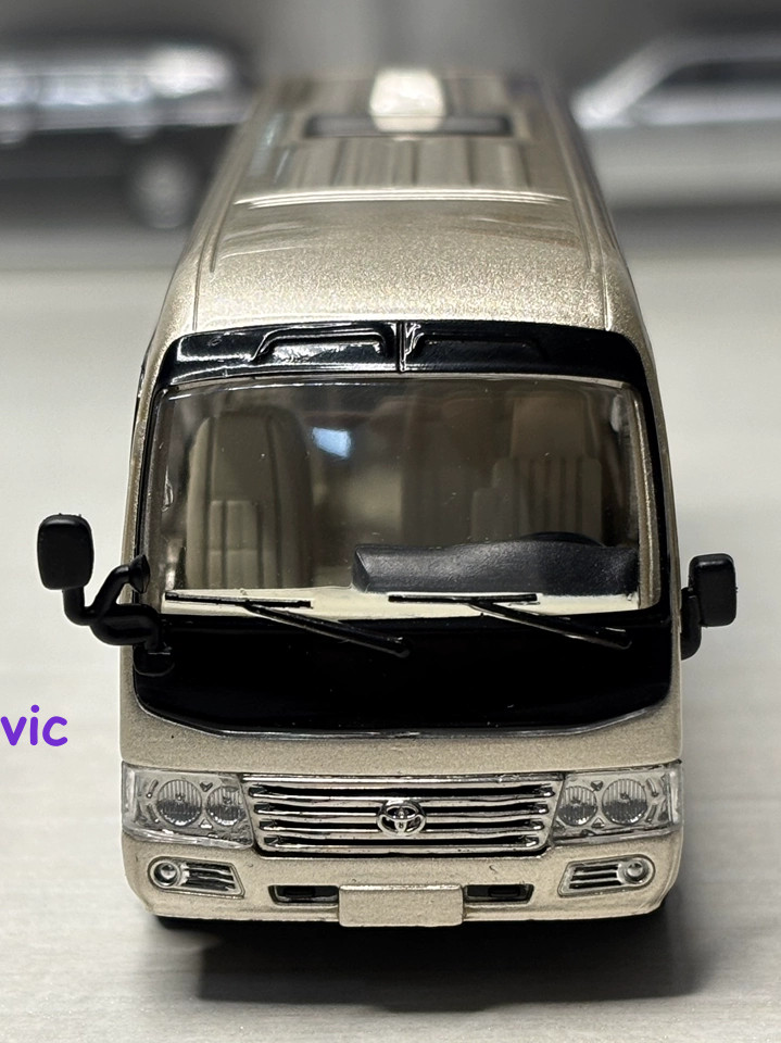 1/64 Scale Coaster 2013 Minibus Alloy Diecast Model – Collectible Car Ornament