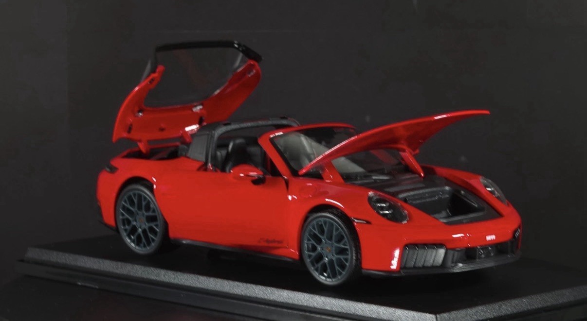 Porsche 911 Targa 4 GTS (992.2) 1:18 Maisto Exclusive Style Special Edition red