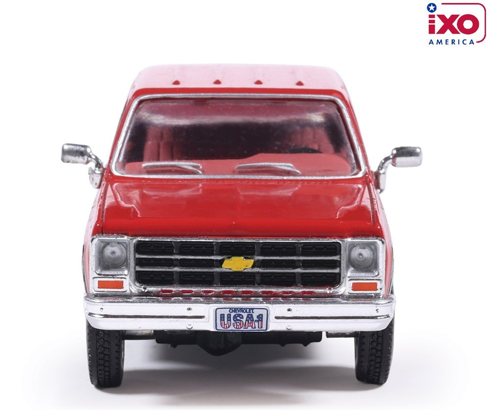 IXO AMERICA 1:64 1975 GMC SIERRA CLASSIC – CARMINE RED – IA64013