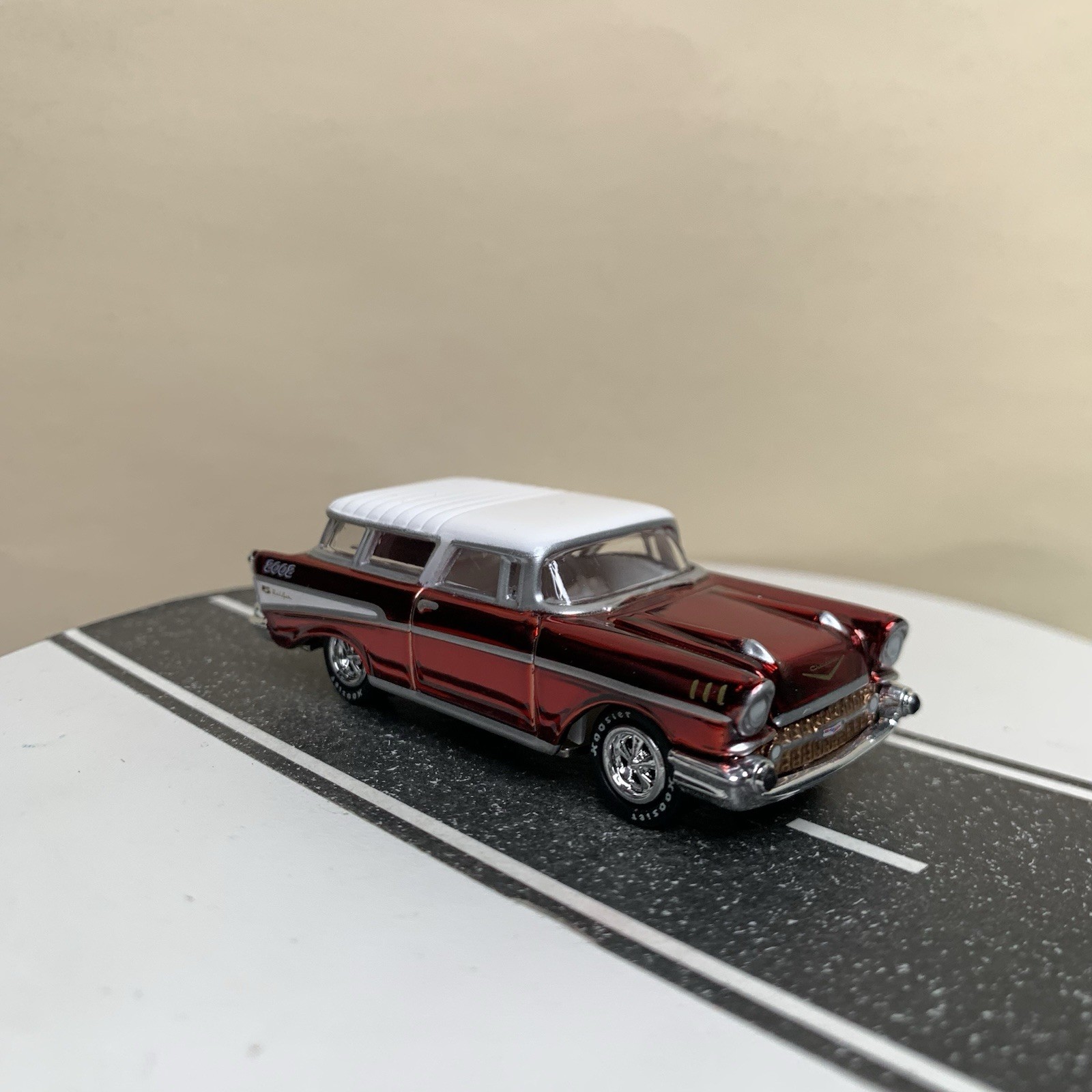 2002 Johnny Lightning Holiday Classics 1957 Chevy Nomad Wagon Red Chrome 1:64 NM
