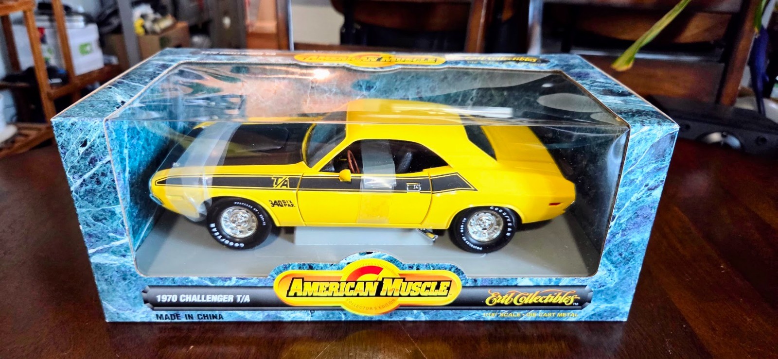 Vintage ERTL Dodge 1970 Challenger T/A 340 Six Pack Top Banana Yellow 1:18 Mopar