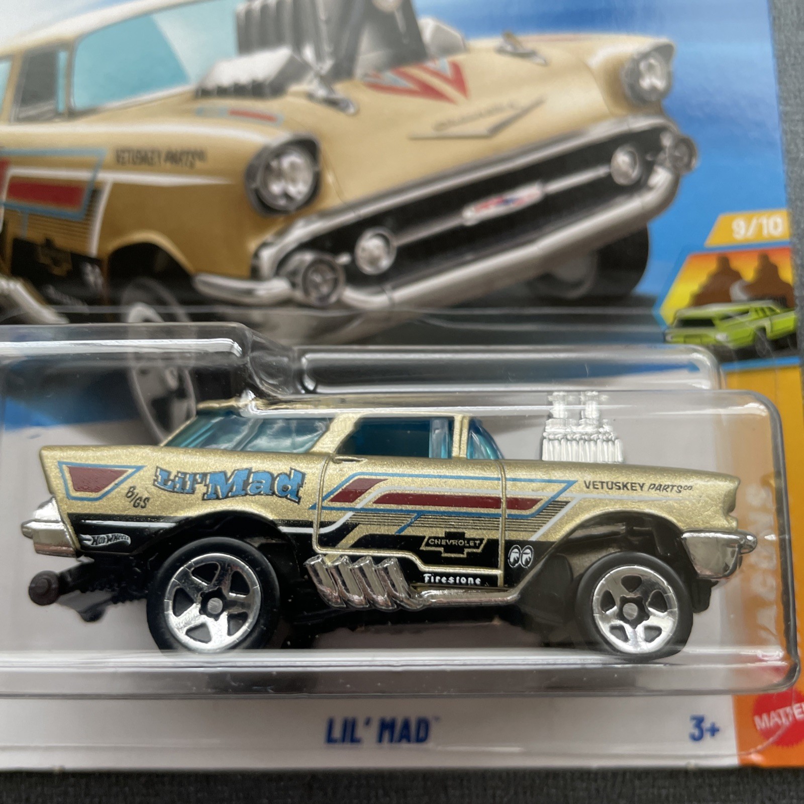 Hot Wheels – LIL’ MAD – Wagons 9/10 – #215 L Case – ‘57 Chevy Nomad – Gold