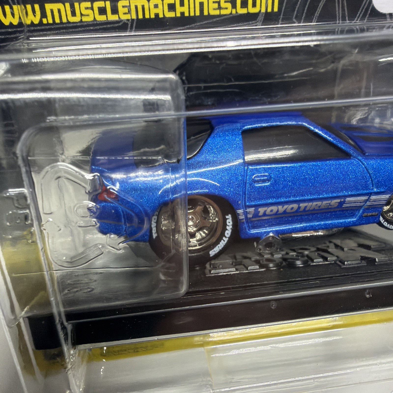 Maisto Muscle Machines Series 9 DieCast Model 52 1988 Chevrolet Camaro Z/28 Blue