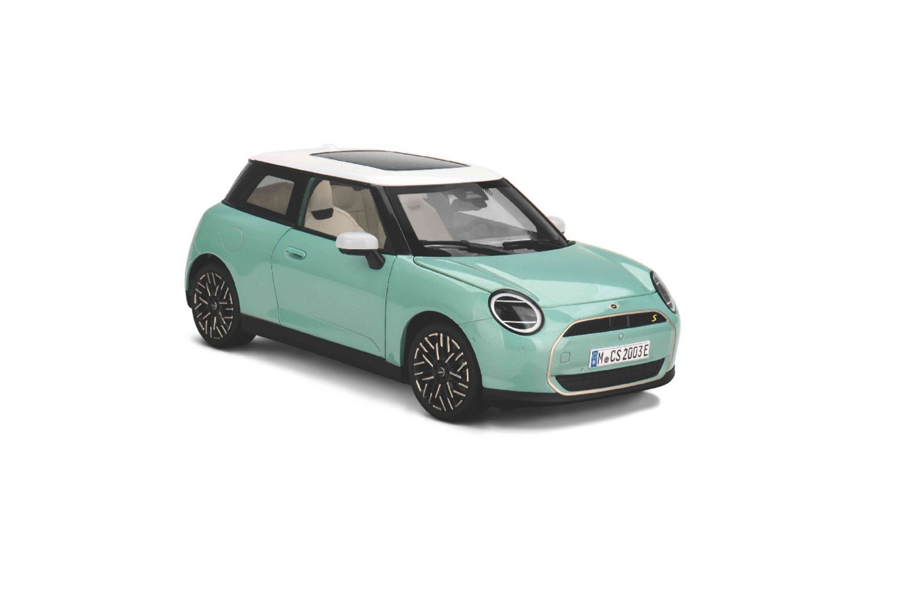 NEW MINI 1:18 DIECAST MODEL – MINI COOPER SE IN OCEAN WAVE GREEN – 80435B5CFC2