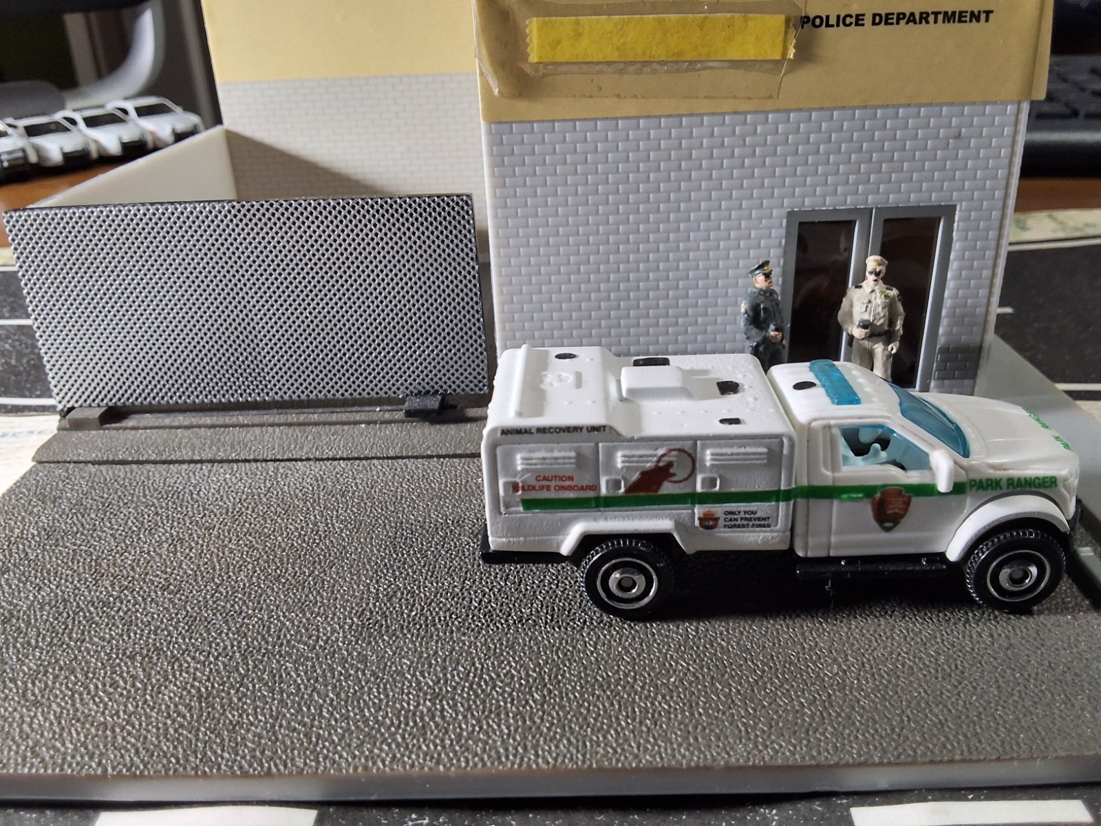 Matchbox Police CUSTOM FORD F-150 U.S. PARK RANGER ANIMAL RECOVEREY unit