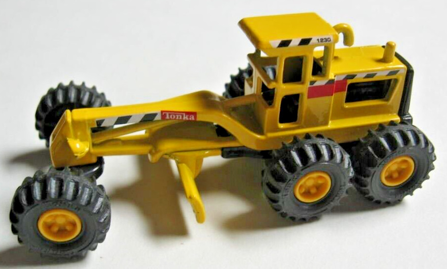 Lot of 13 – 2000 Maisto Tonka Hasbro Diecast / Trucks-commercial -equipment