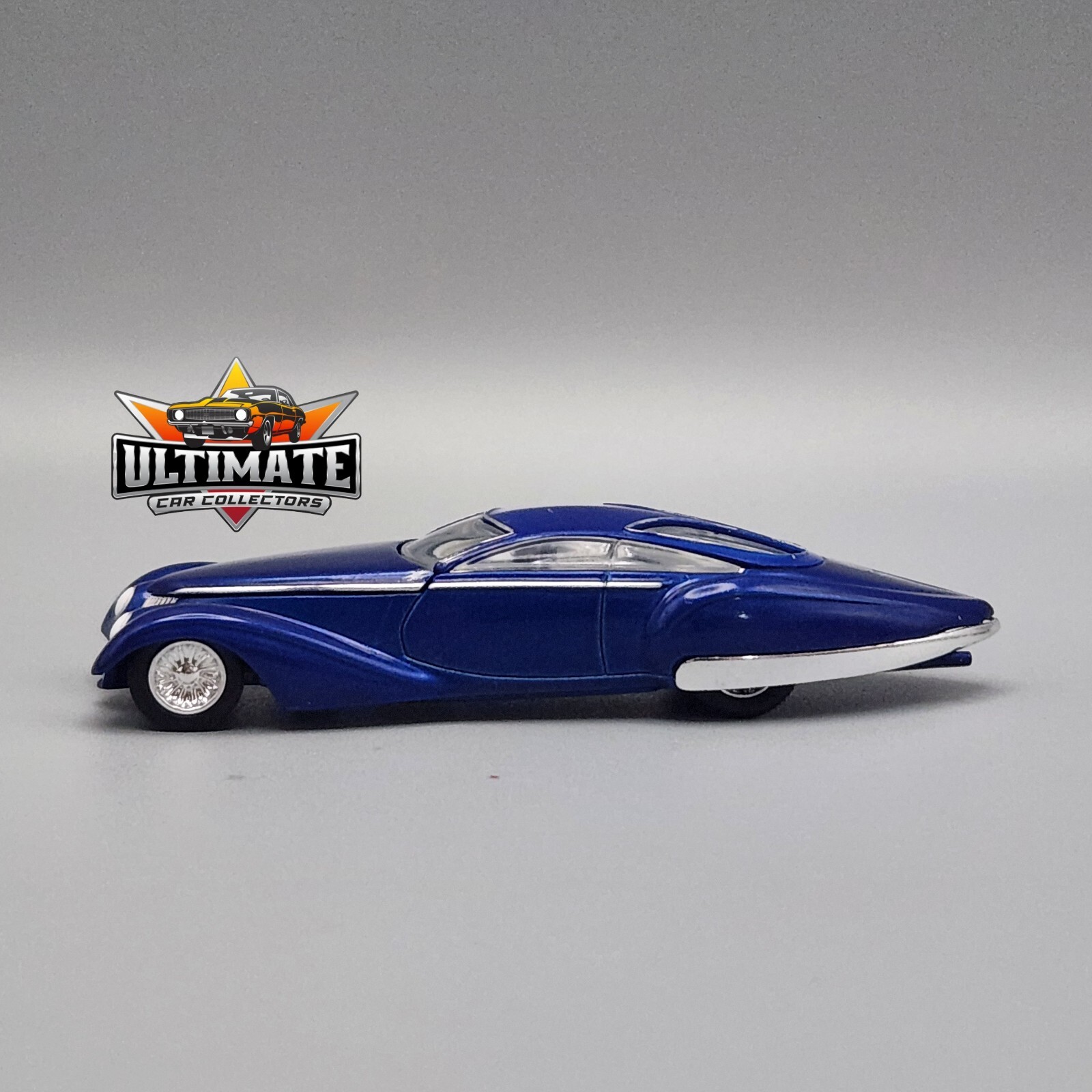 Chip Foose Manhattan Original Custom Design Collectible 1:64 Scale Collector Car