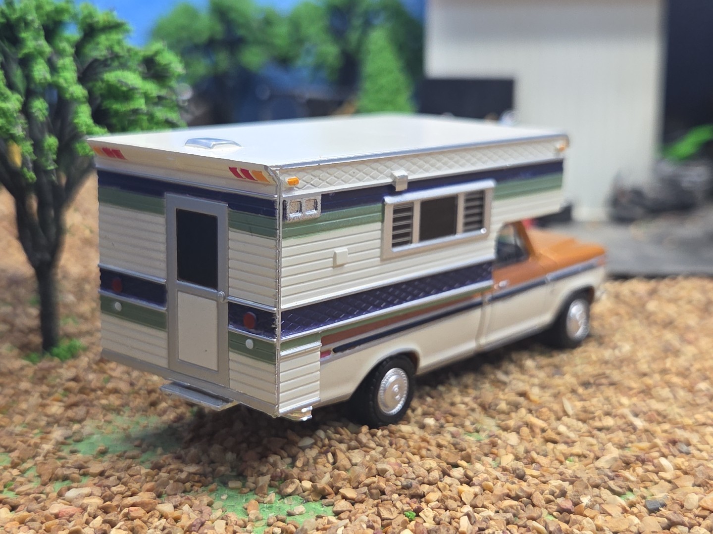 GREENLIGHT 1976 4×4 Ford F-250 XLT Lariat Truck 1:64 CAMPER Farm Ertl 1979