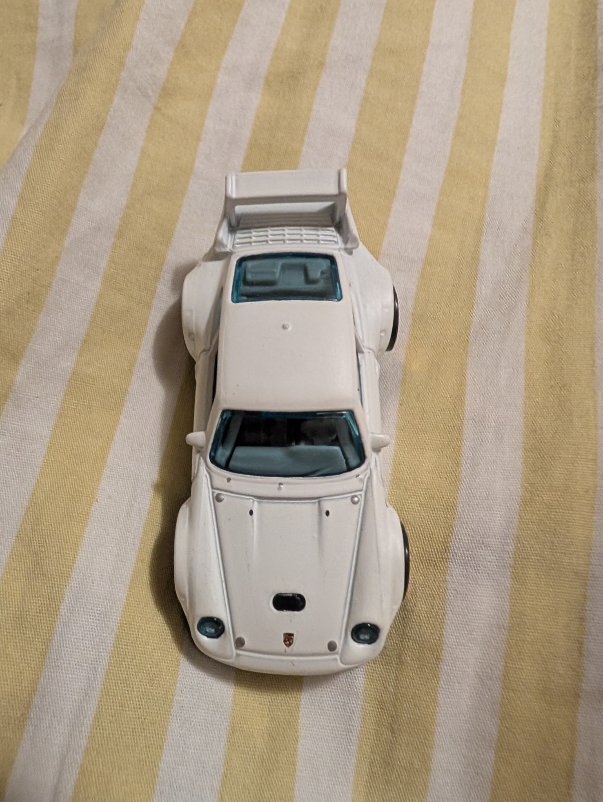 2014 Hot Wheels #27 Porsche 993 GT2 White 101A