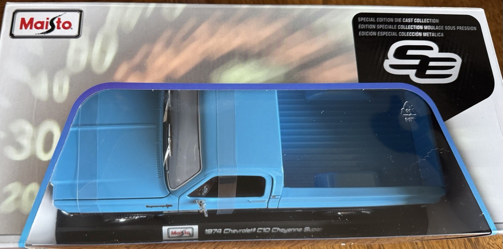 Maisto 1974 Chevrolet C10 Cheyenne Super SquareBody Blue Black Chevy 1:18 Costco
