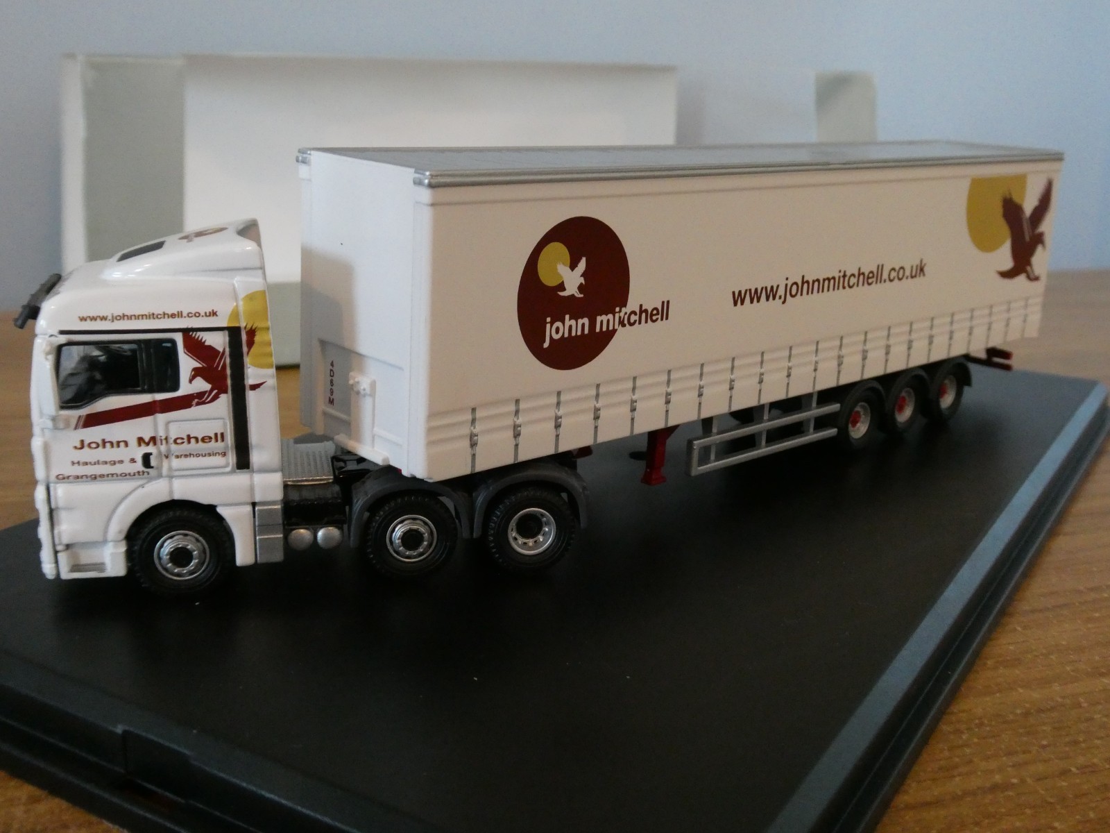 OXFORD JOHN MITCHELL MAN TGA XLX CURTAINSIDE TRUCK MODEL MAN04CS 1:76