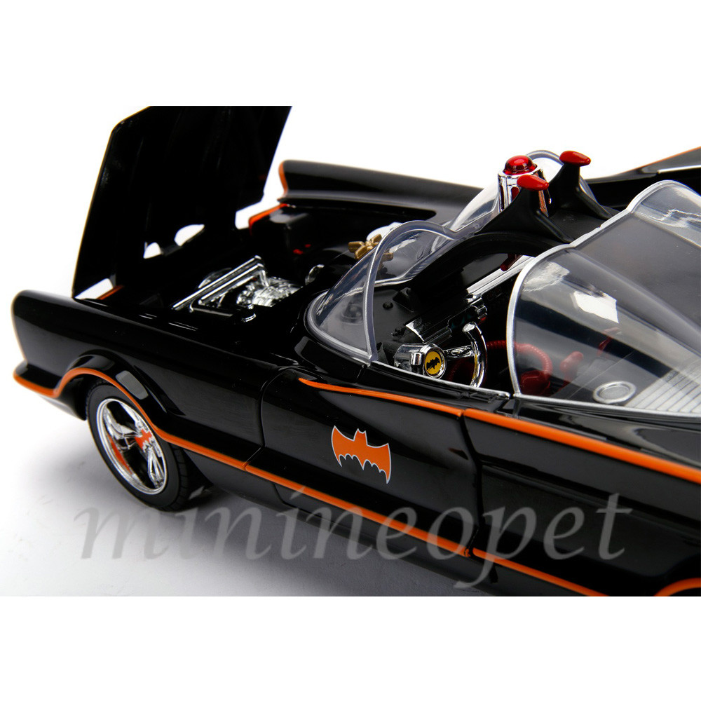 JADA 98625 TV SERIES 1966 CLASSIC BATMOBILE 1/18 w LIGHT & BATMAN ROBIN FIGURES