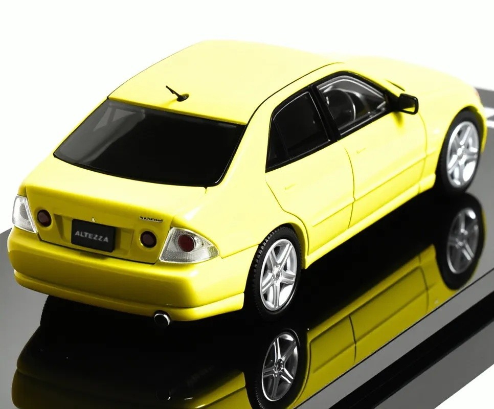 Hobby Japan 1:64 Yellow Altezza RS200 Sedan Sports Model Diecast Metal Car