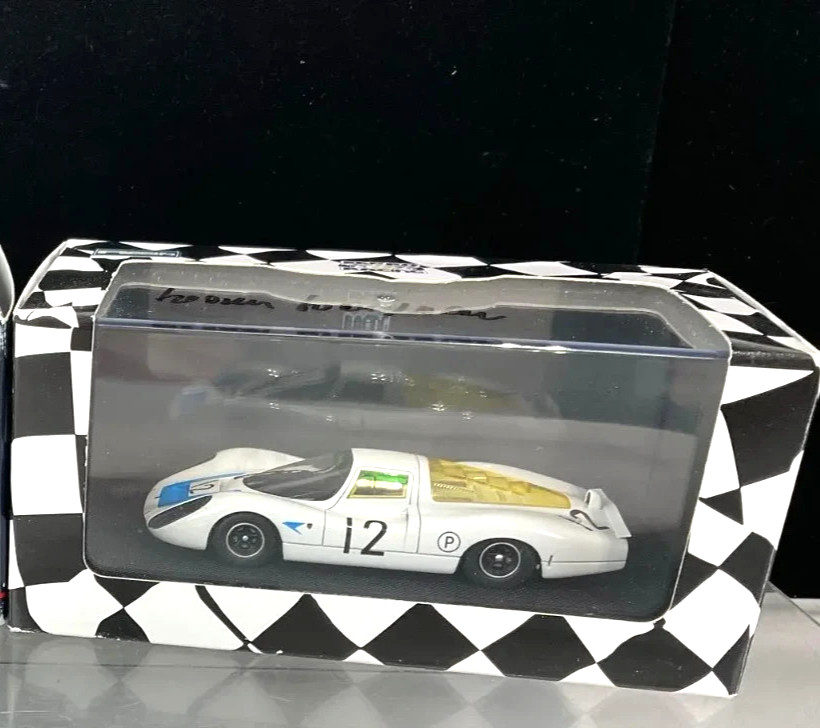 EBBRO 1:43 PORSCHE 907 BRANDS HATCH 1967 #12 SIGNED BY CAR DRIVER HANS HERRMANN