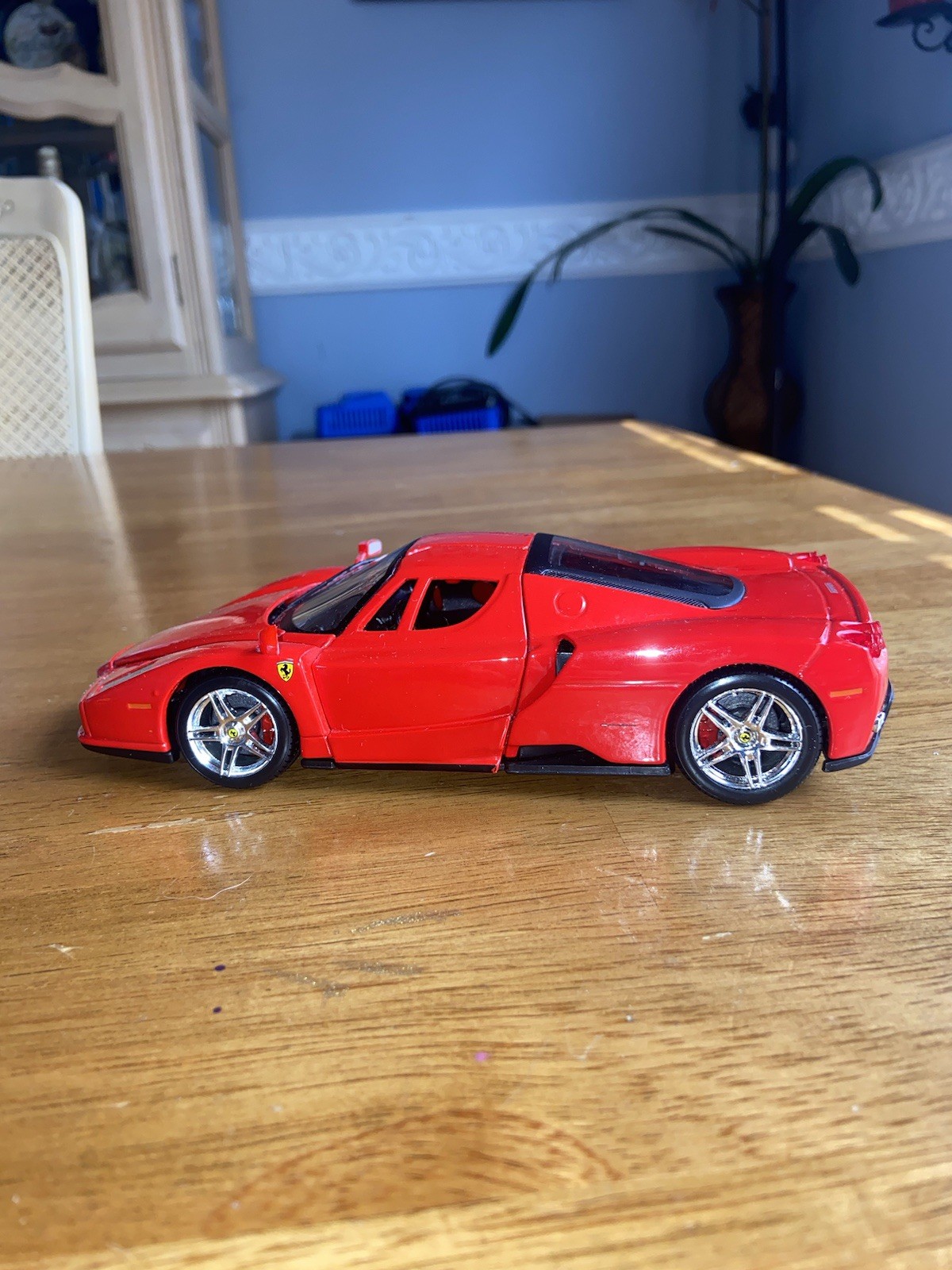 Maisto 1:24 Enzo Ferrari Red