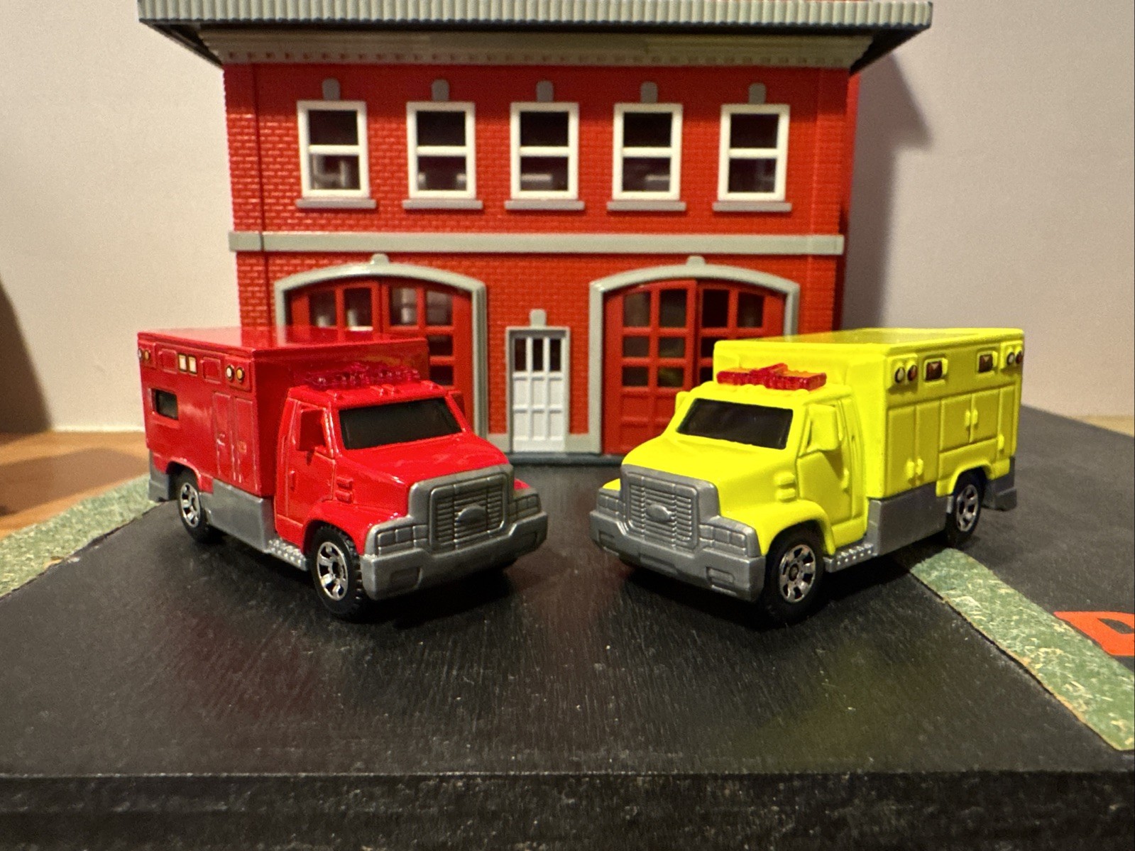Matchbox DIY Ambulance Lot Blank Red & Lime Yellow For Custom Fire Truck 1:64