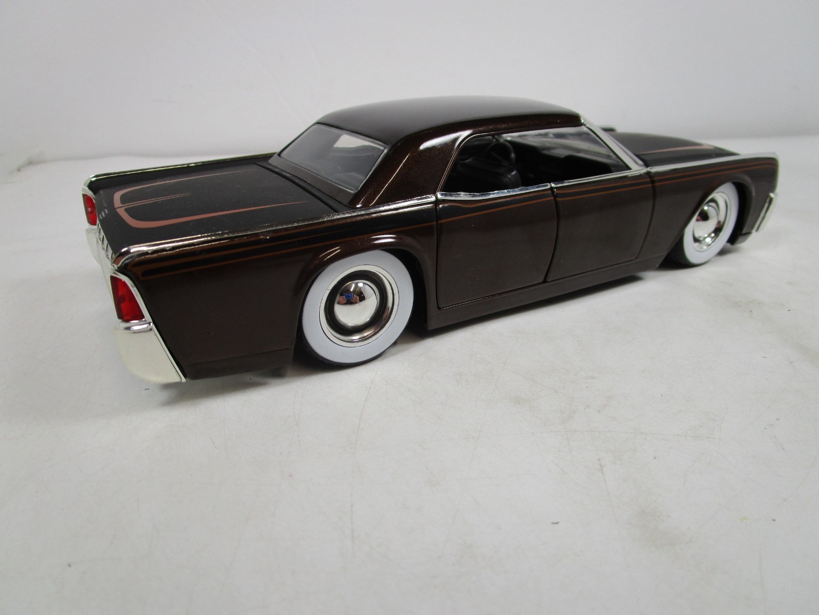 JADA 1/24 LOPRO METALLIC BROWN 1963 LINCOLN CONTINENTAL NICE *READ*