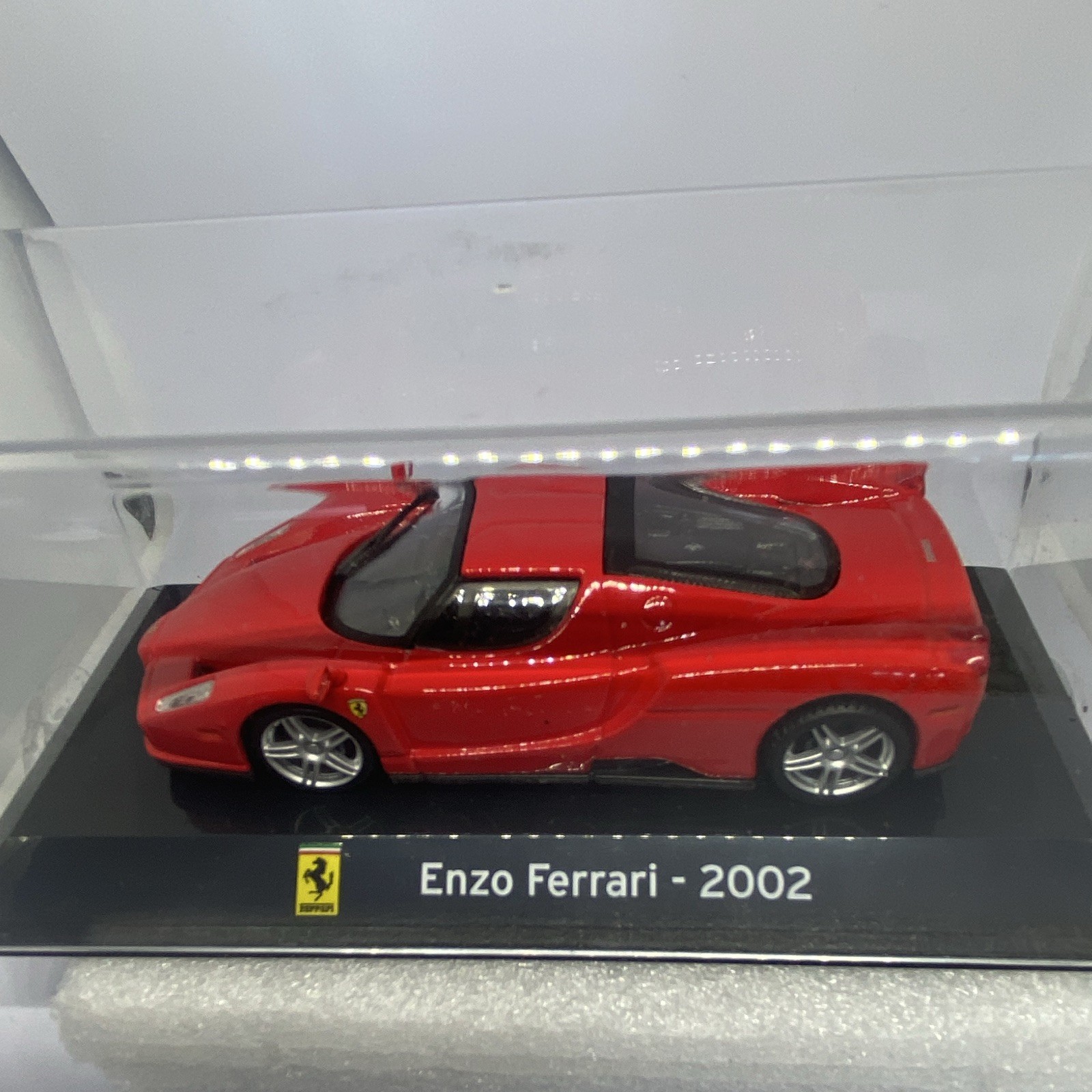 Ferrari Enzo Ferrari 2002 Red Die-Cast Model Car With Display Case sku 0019