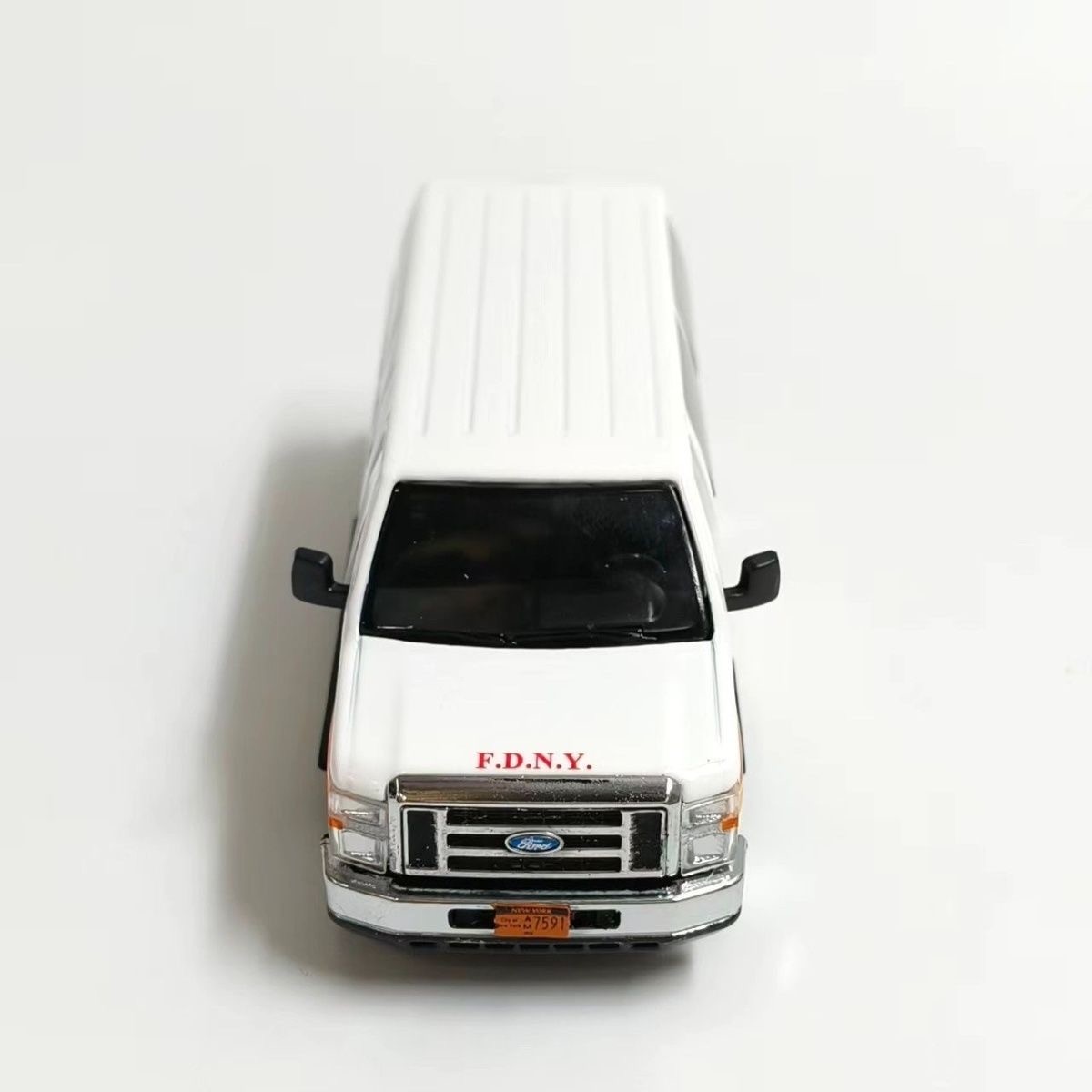Greenlight 1:64 1978 Ford E-350 Ambulance NYFD Fire Dept 111 Diecast Model Car