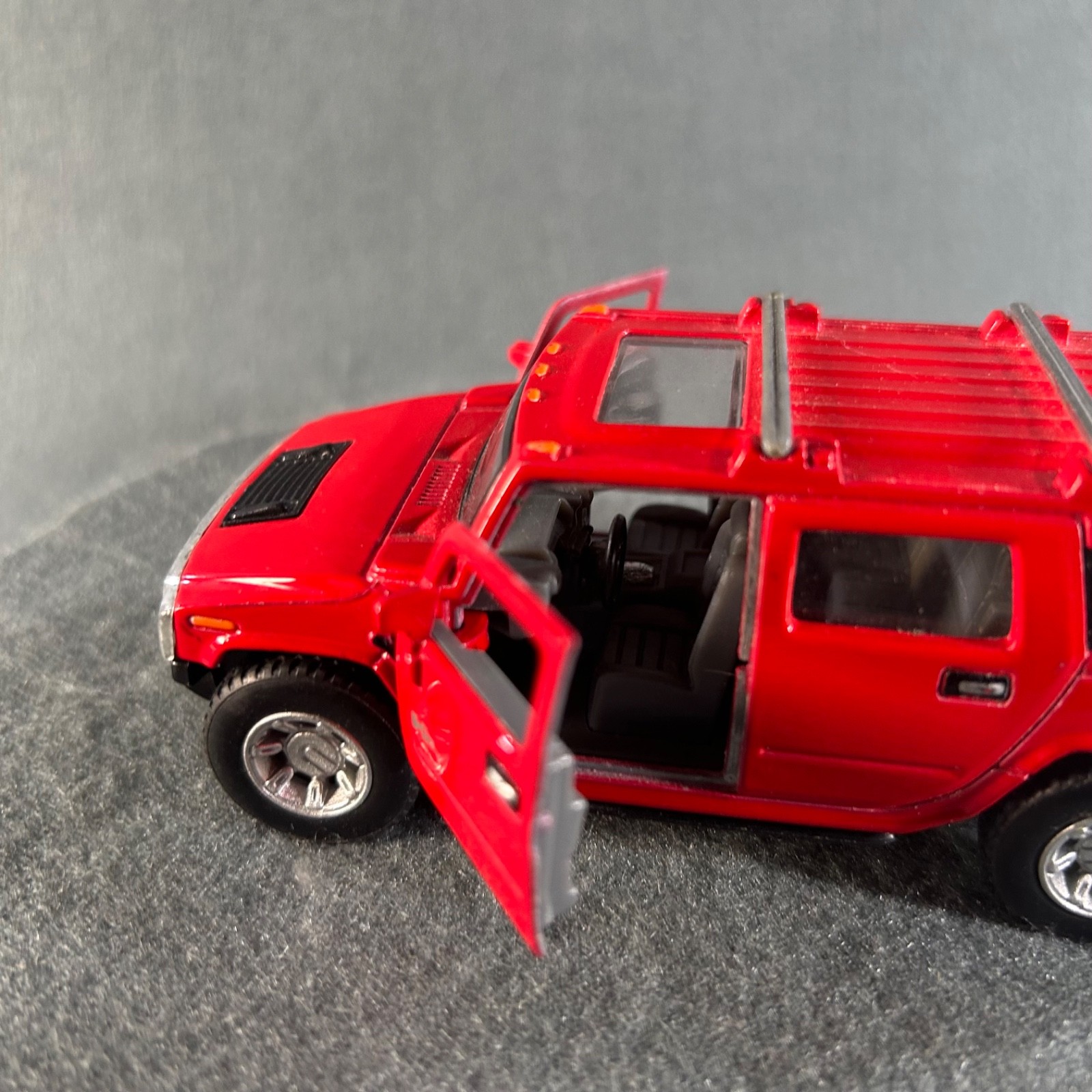 Kinsmart 2008 Hummer H2 SUV Red Diecast Vehicle Scale 1/40 Kintoy