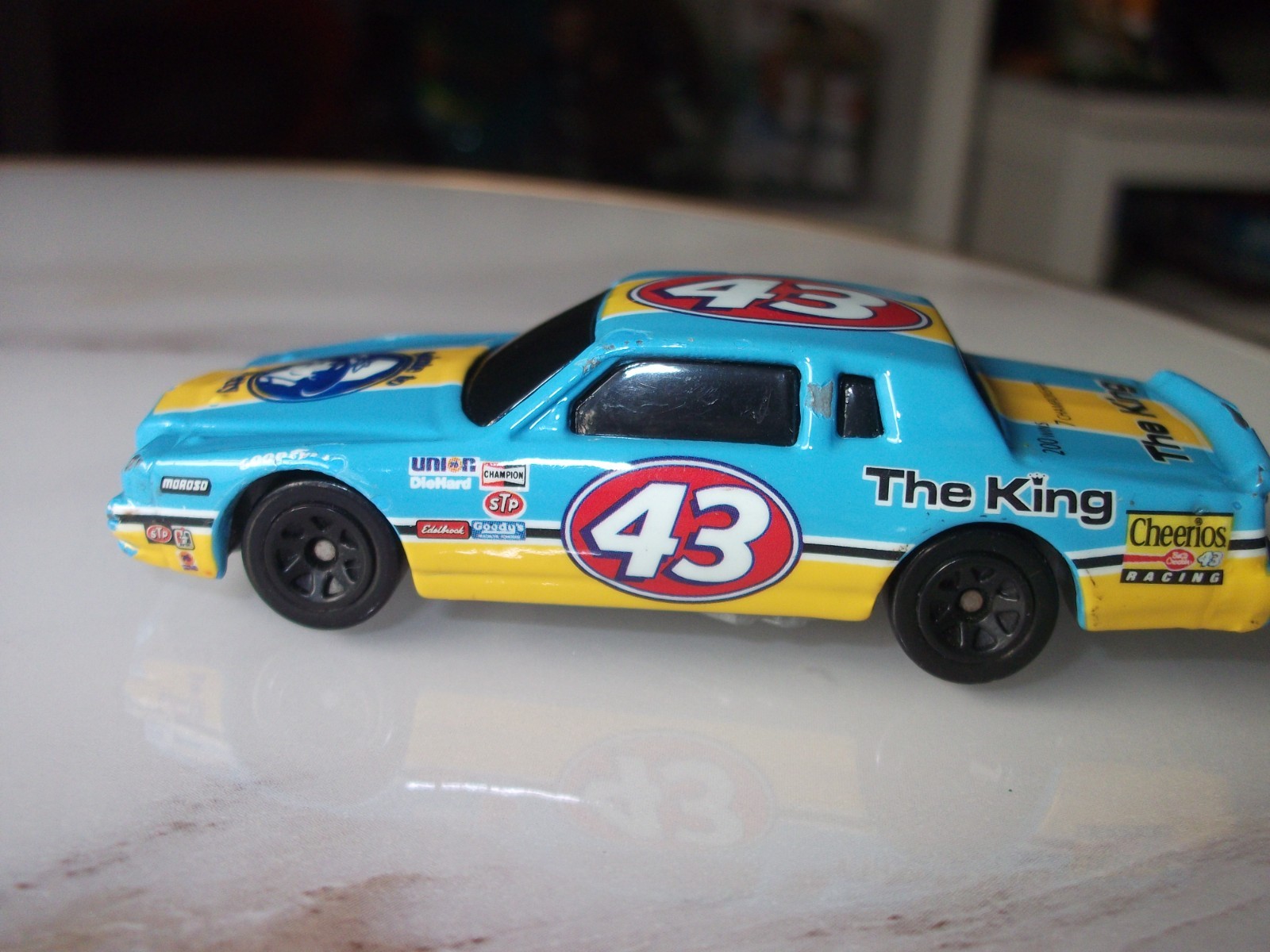 THE KING Richard Petty Vintage 1984 Pontiac Grand Prix 1/64 NASCAR