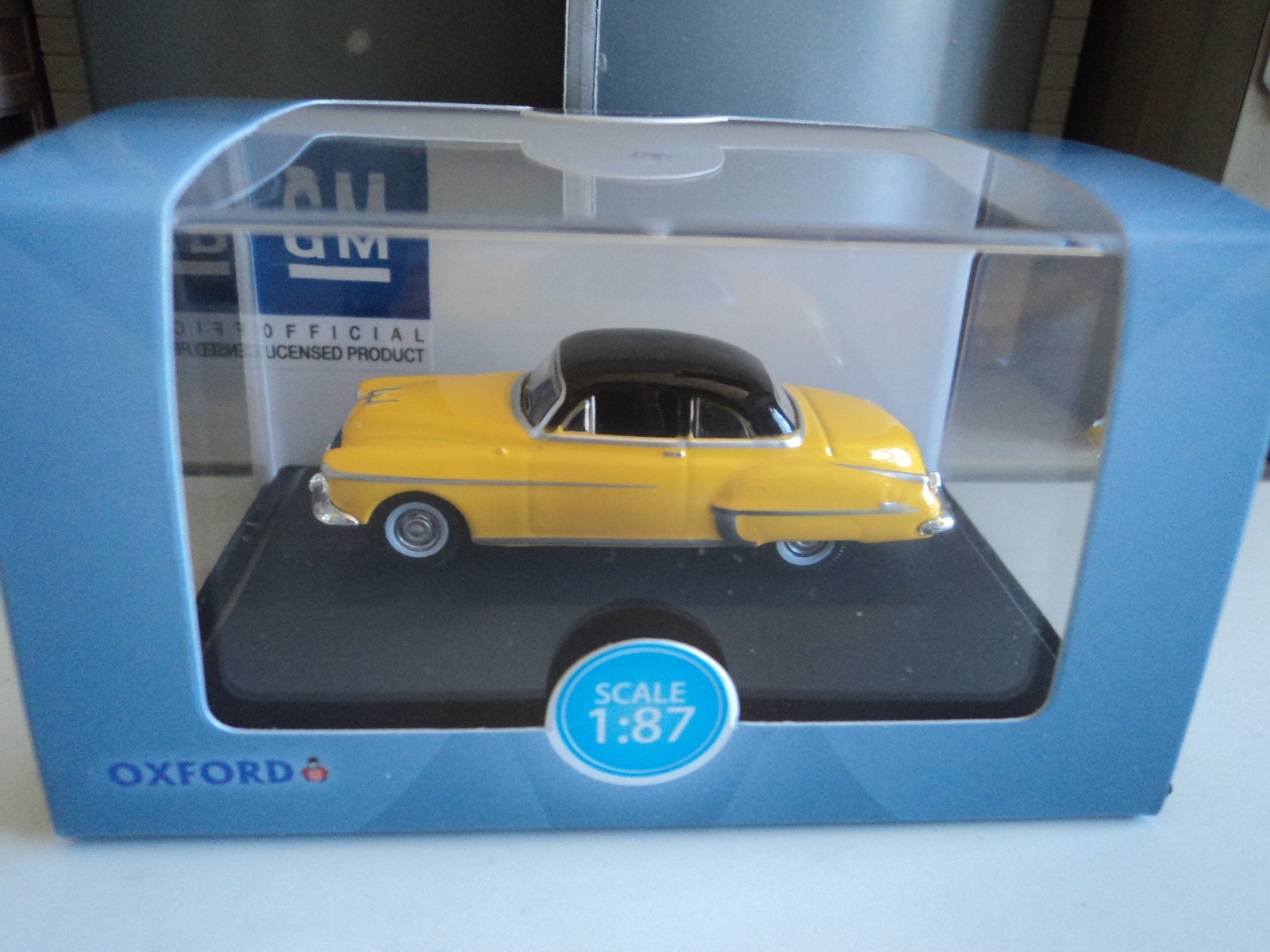 Oxford 1950 OLDSMOBILE ROCKET 88 Yellow / Black 1/87 HO diecast car GM NEW