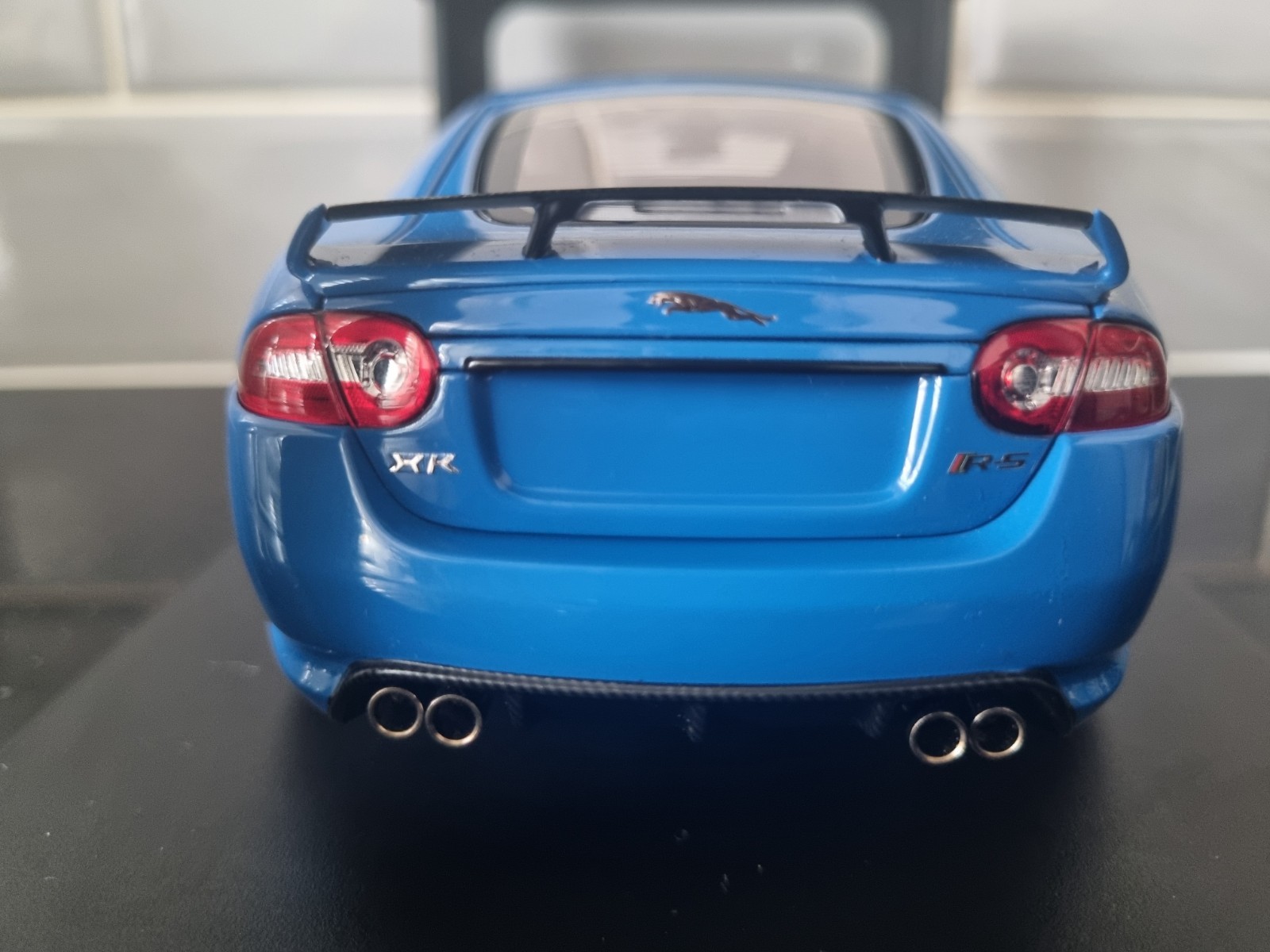 Jaguar 73641 XKR-S French Racing blue Auto Art models 1:18
