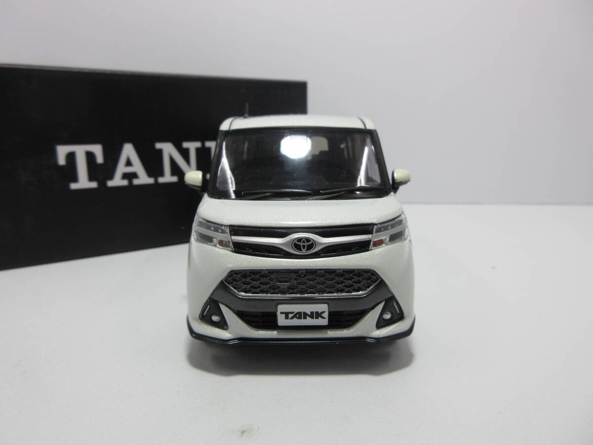 1/30 TOYOTA TANK PEARL WHITE III 912080