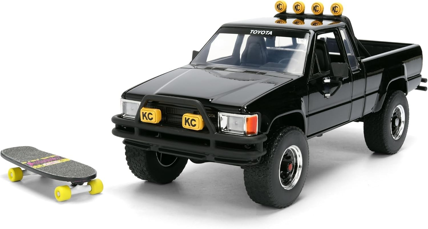 Jada 1:24 1985 Toyota SR5 Pickup and Marty’s Skateboard Back To The Future 36479