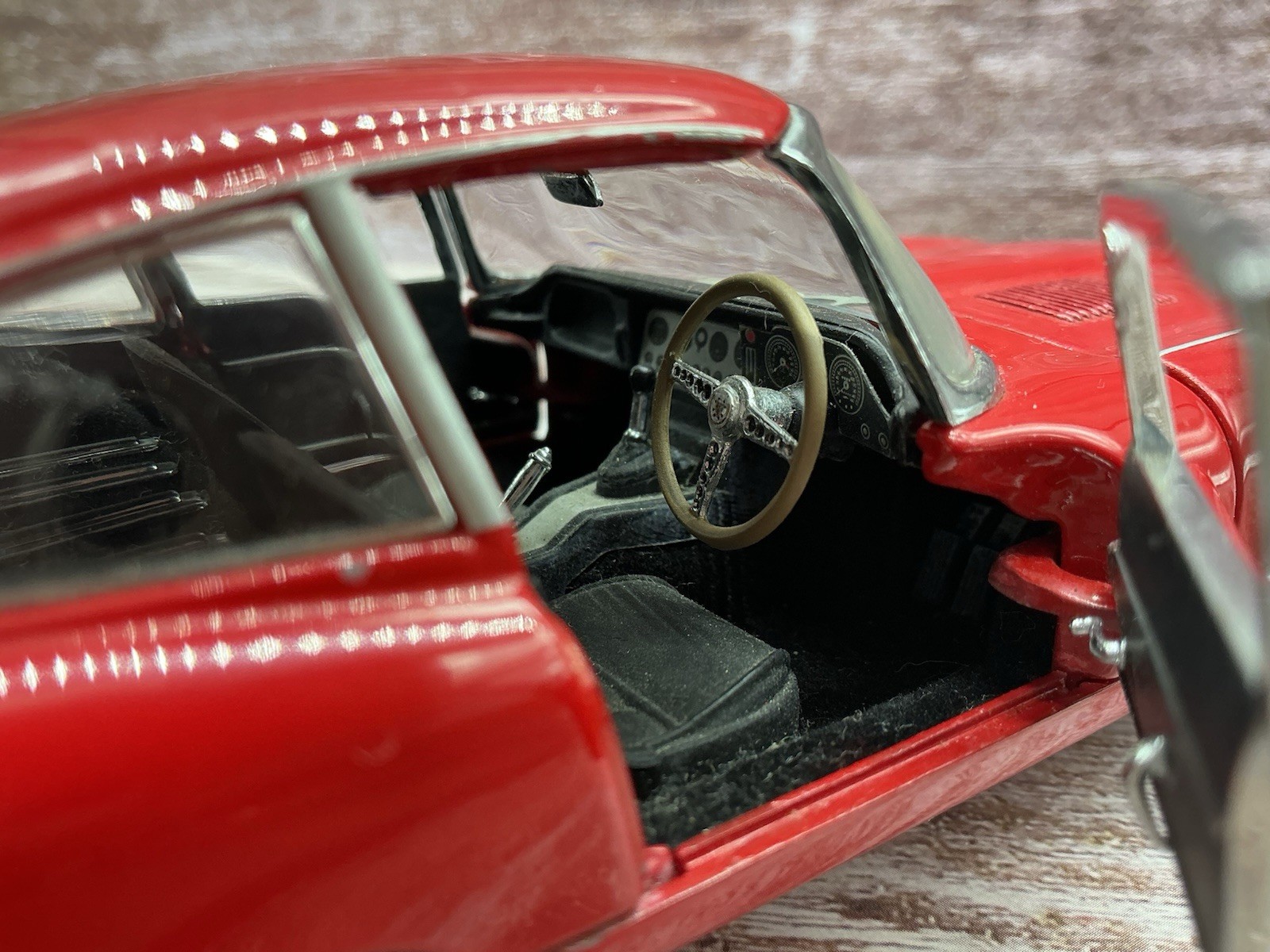 Franklin Mint 1/24 Scale 1961 Jaguar E-Type Coupe Model