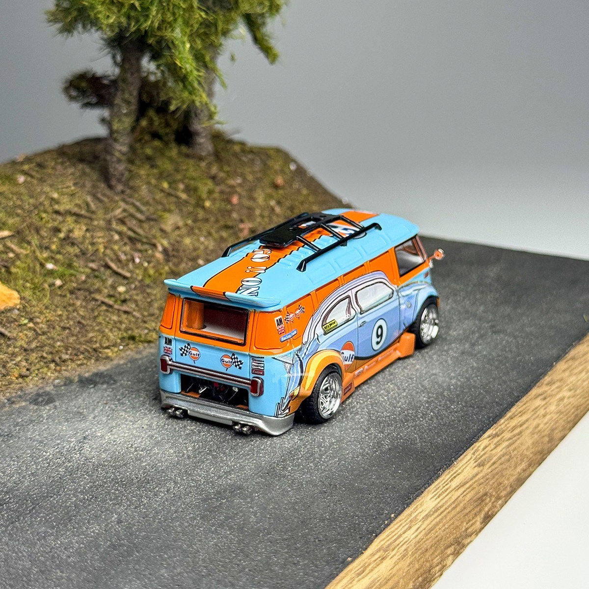1:64 Gulf Livery T1 Bus Lowrider Diecast Alloy Collectible Van