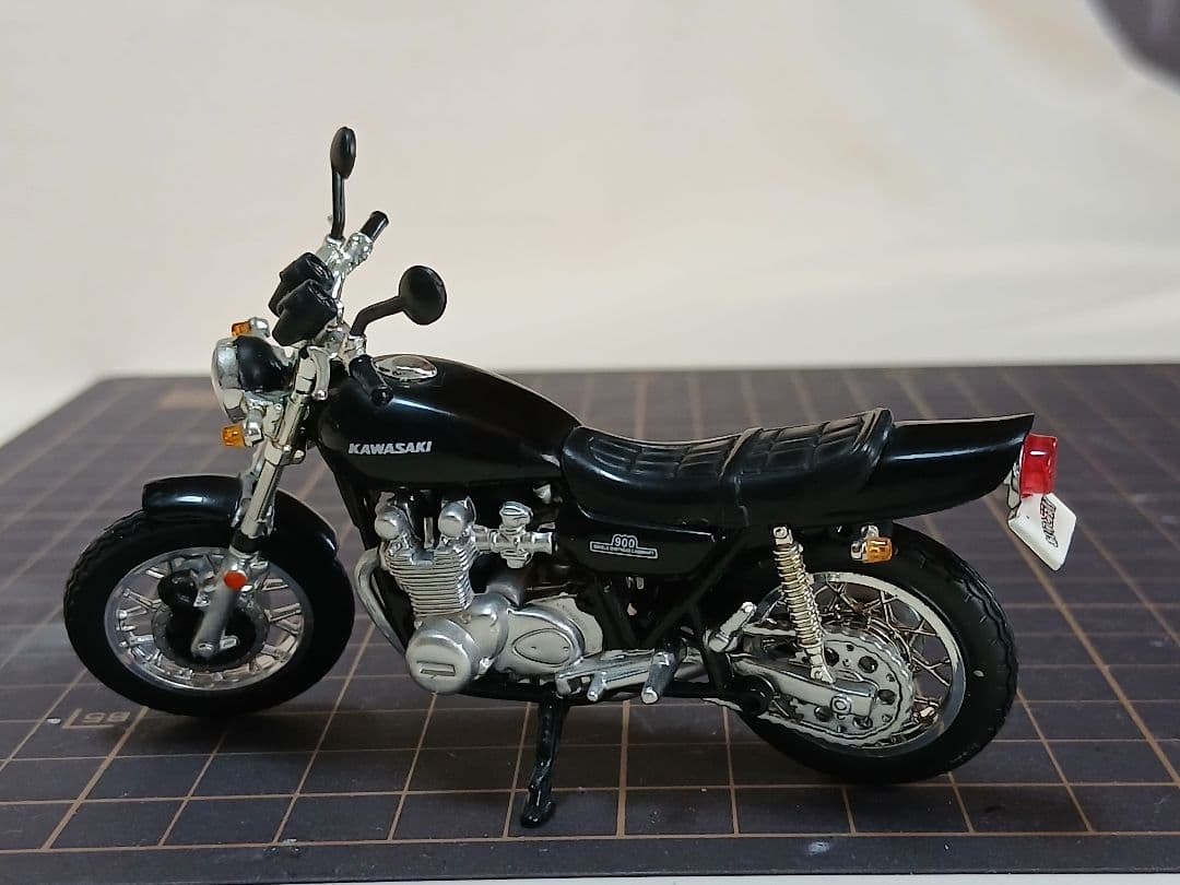 Custom Bike Collection 1/24 Tom Z1 Used in Cabinet No box or accessories