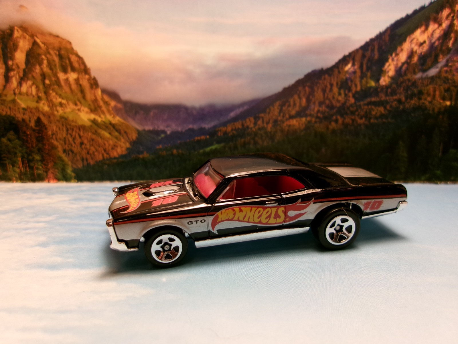 67 PONTIAC GTO 2012 Hot Wheels Racing Series Black