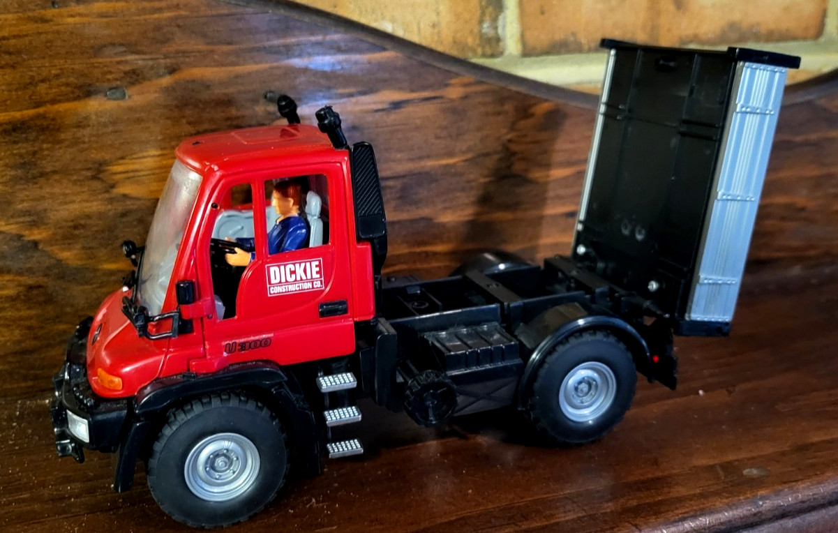 Rare Mercedes Unimog U300 Red Diecast Dump Truck 2000-M1320 W Driver 8″ long
