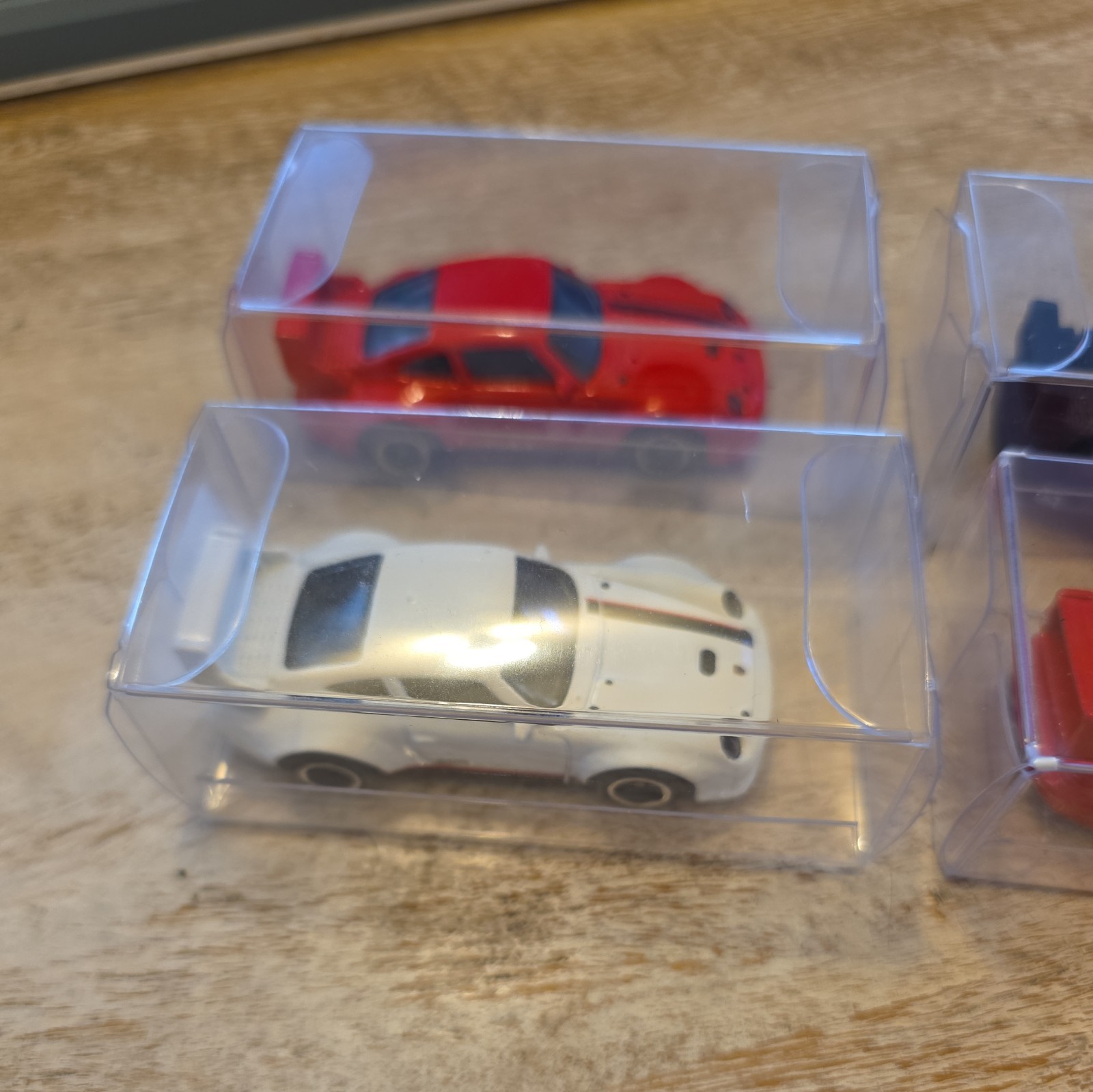 Lot of (4) Hot Wheels – Red – White – Black – Porsche 993 GT2 – Mint –