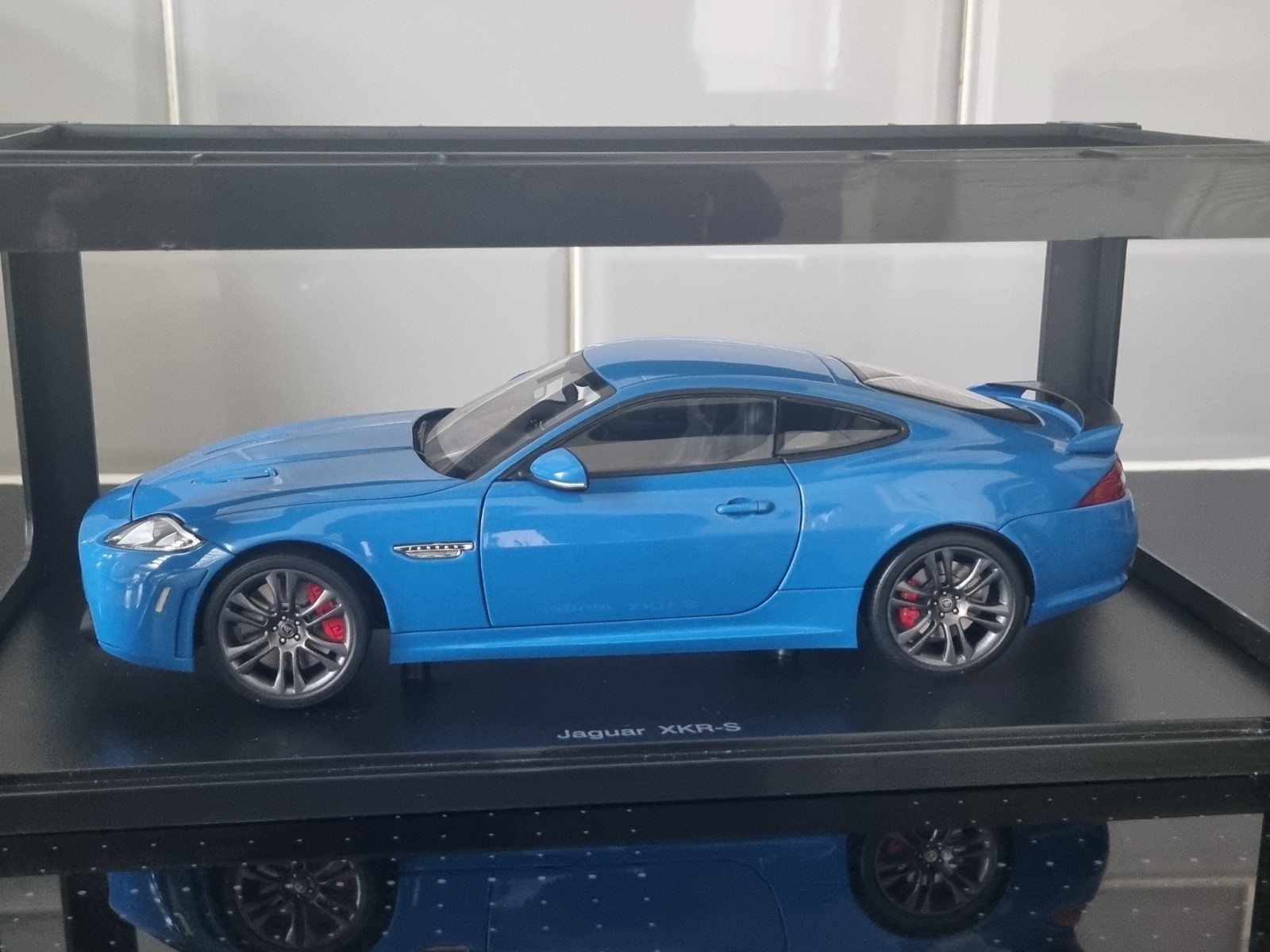 Jaguar 73641 XKR-S French Racing blue Auto Art models 1:18