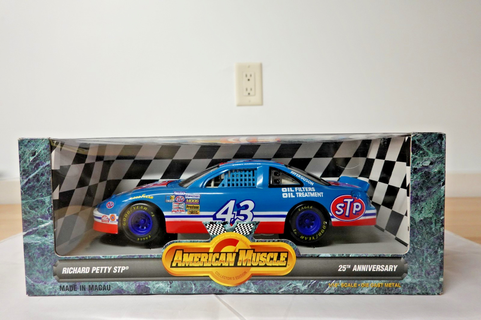 ERTL 7805 RICHARD PETTY STP 25TH ANNIVERSARY AMERICAN MUSCLE 1:18 SCALE N.I.B.