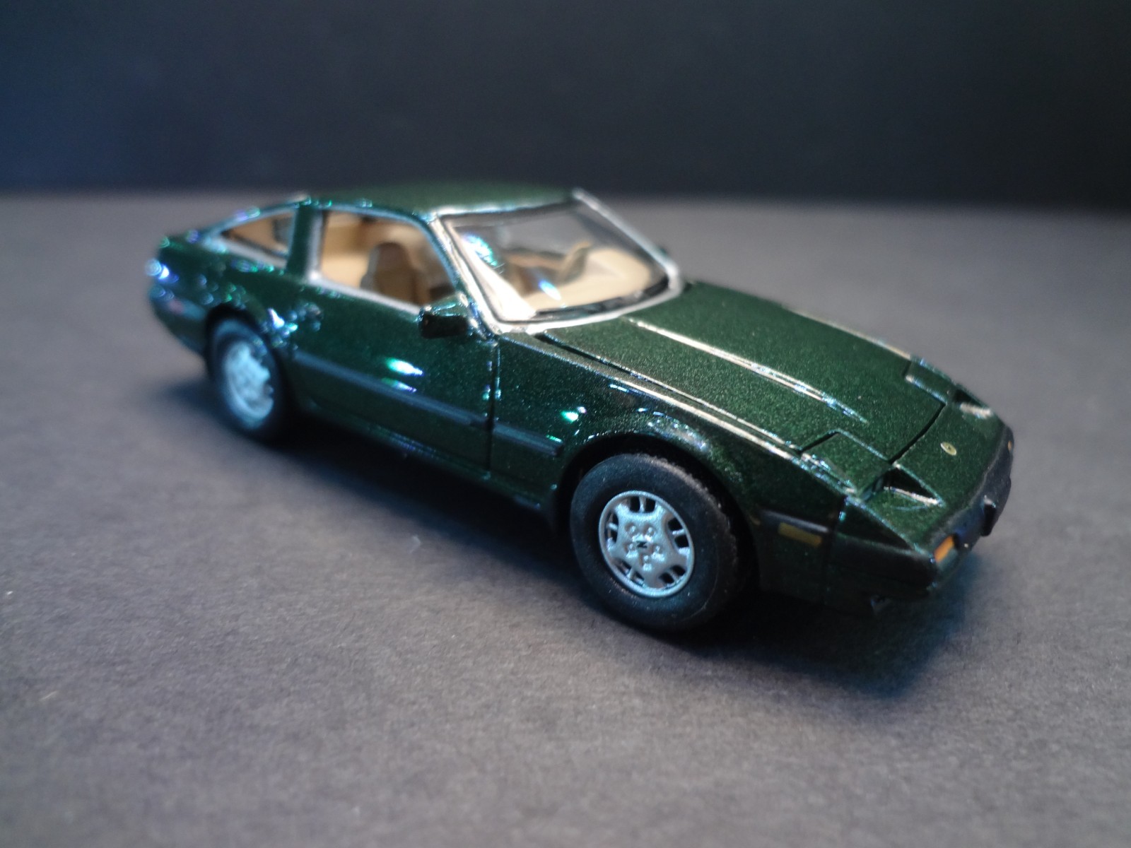 Johnny Lightning 1984 Nissan 300ZX dark green metallic – Loose 1:64