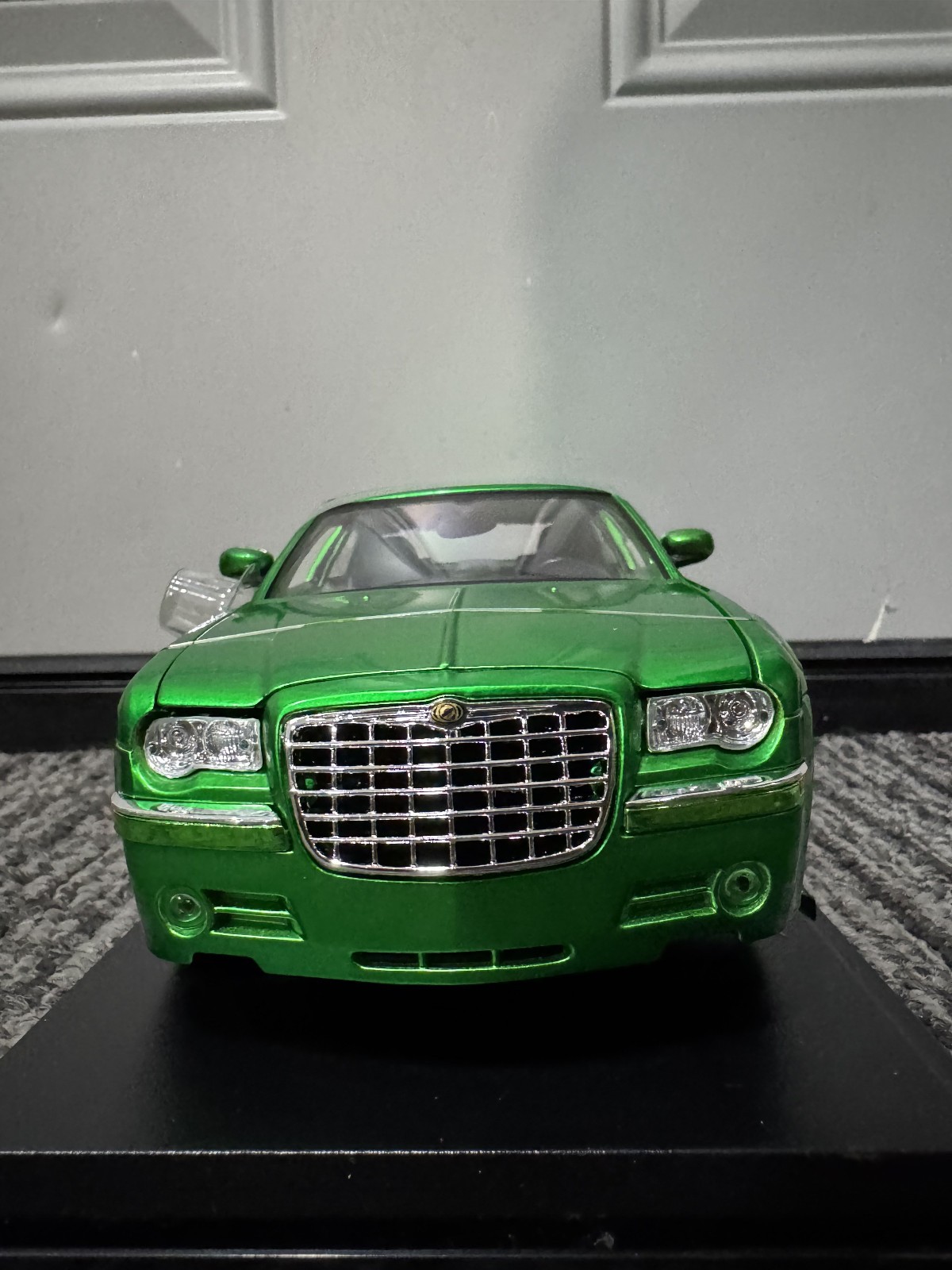 Maisto 1:18 Diecast Special Edition 2005 Chrysler HEMI 300C GREEN NEW IN BOX