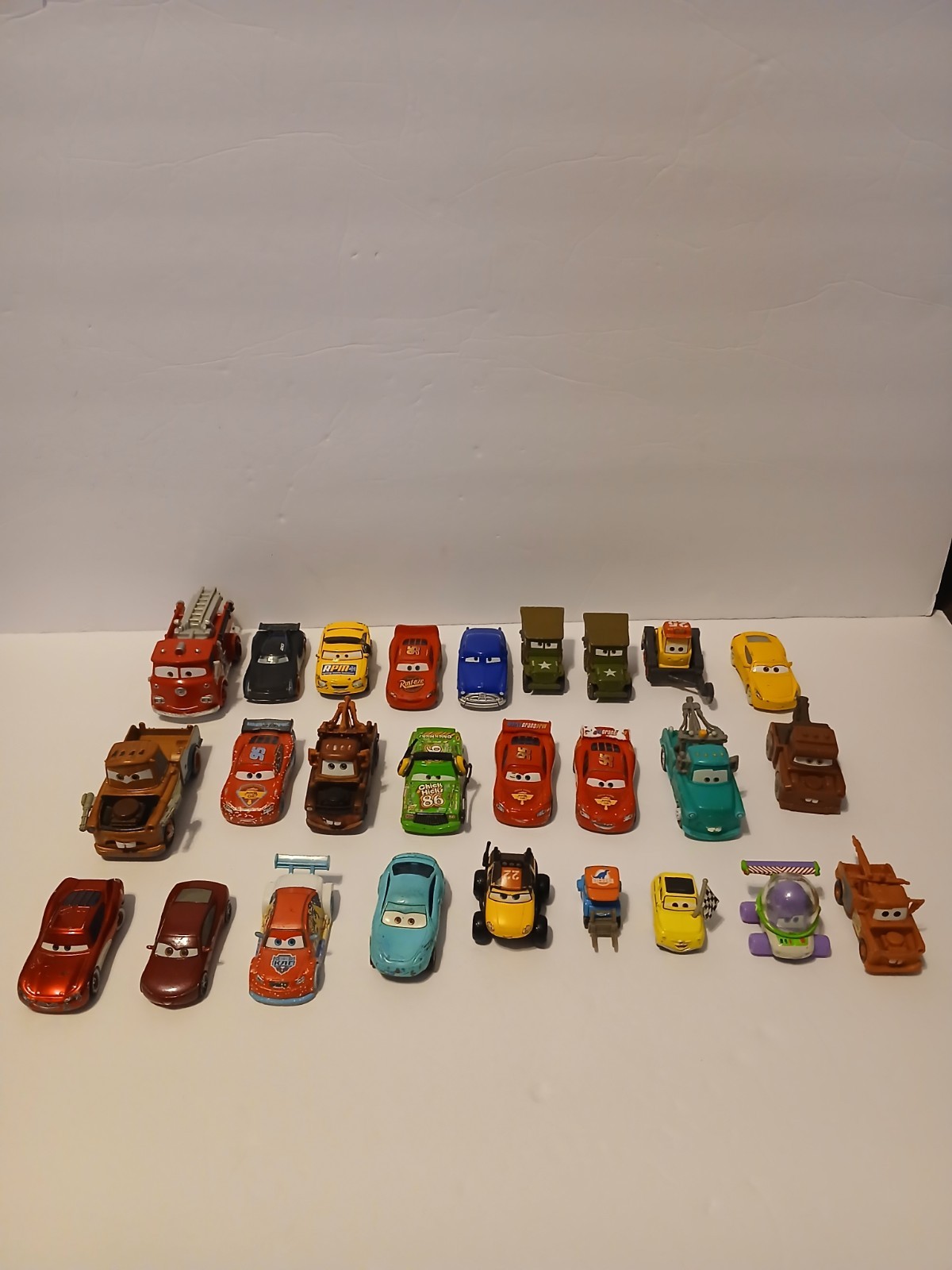 Disney Pixar Cars Lot Bundle of 26 Cars Die Cast And Plastic Lightning Mcqueen