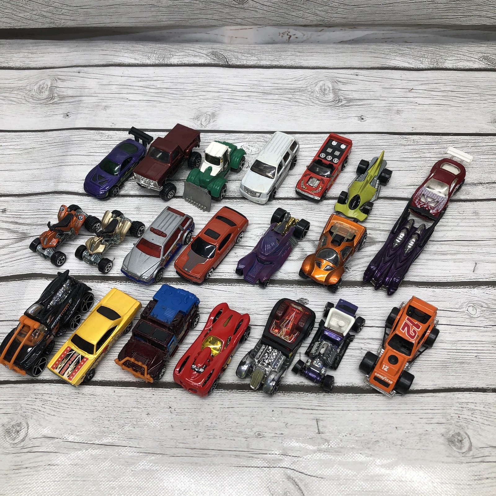 MIXED LOT OF 21 LOOSE Hot Wheels plus Other Cars