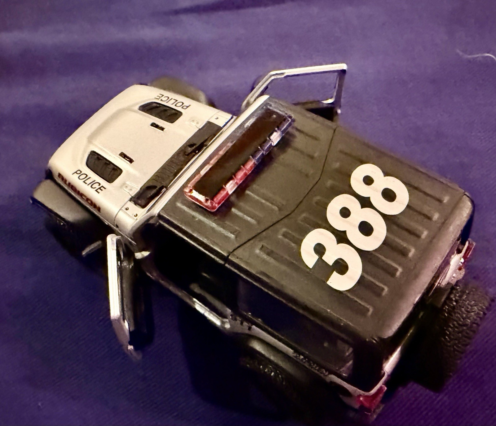 2018 Jeep Wrangler Rubicon 1/34 Die-Cast Model Car Doors Open Police Car