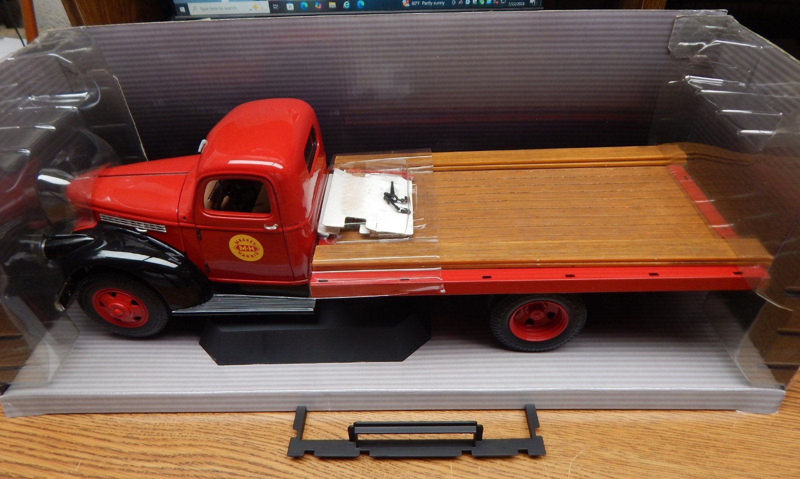 HIGHWAY 61 1941 FLATBED TRUCK IN RED MASSEY HARRIS ON DOORS 1/16 WIPER BROKEN