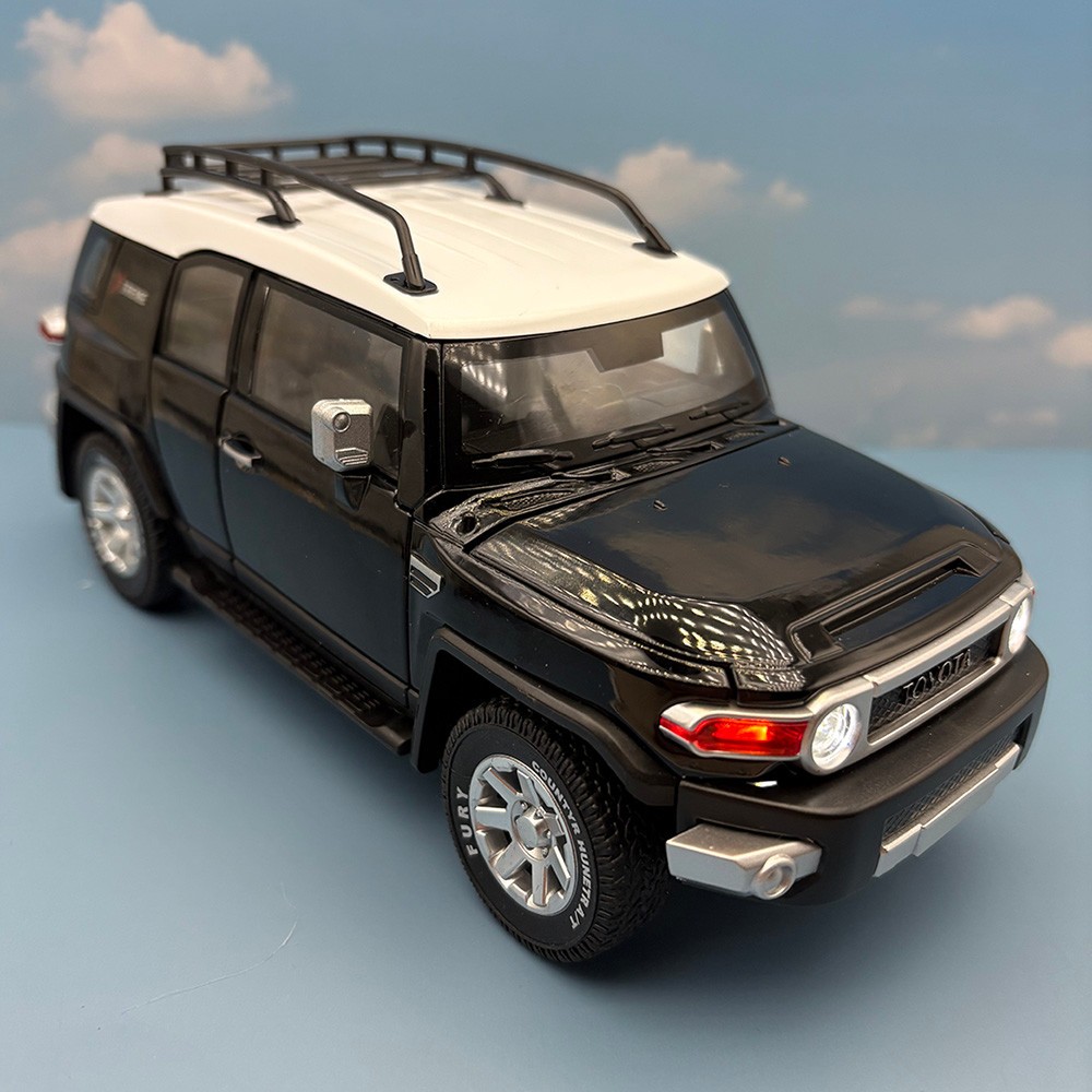 2007/2014 TOYOTA FJ Cruiser 1:24 Diecast – Officially Licensed – Black With Box