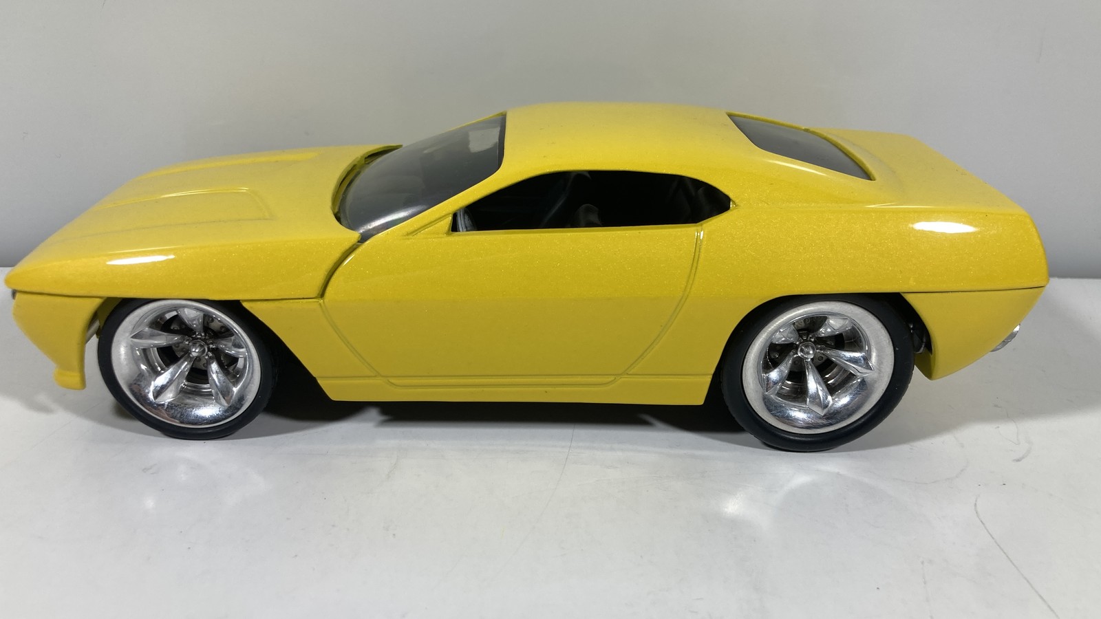 Classic Metal Works PsyCuda Yellow Custom Hot Rod Diecast Car 1:24 Thom Taylor