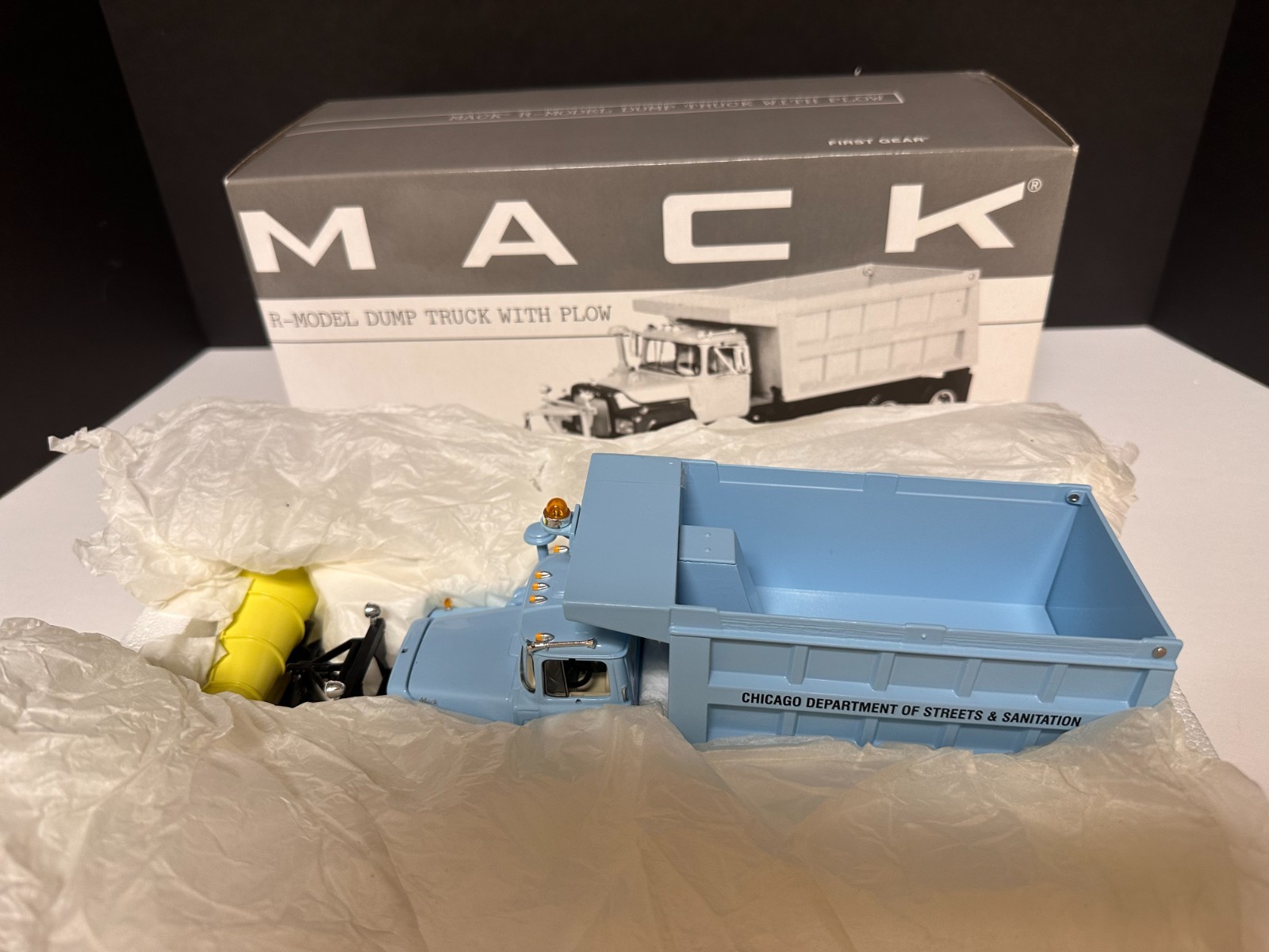 First Gear 19-2396 Mack Dump Truck W/Snow Plow Chicago Streets & San New in Box
