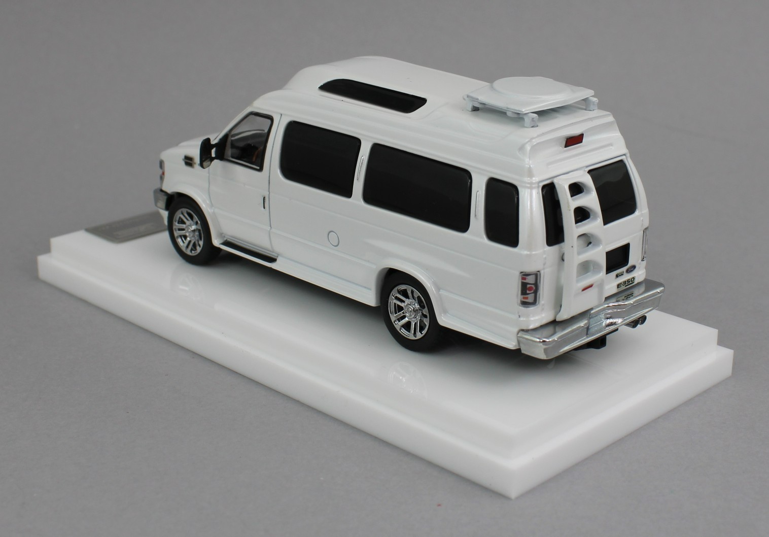 1:64 *MK MINIATURES* WHITE Ford E-350 XLT LAND YACHT Conversion Van Diecast NIB